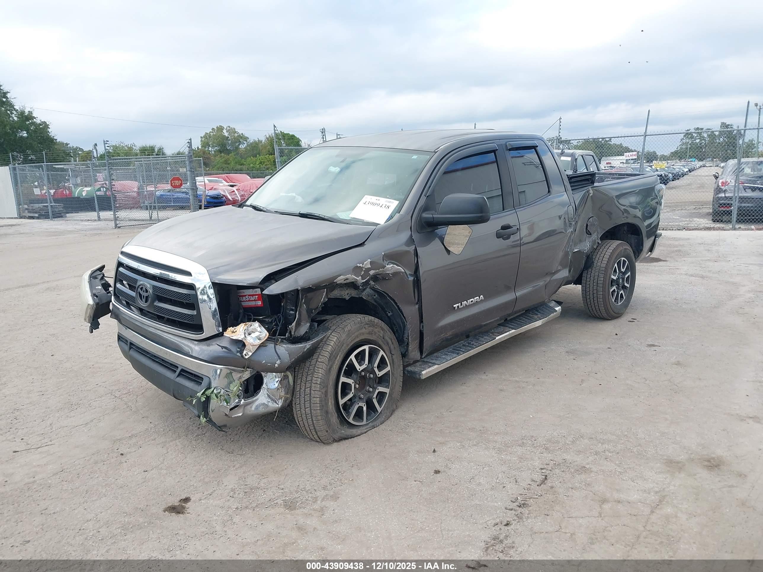 TOYOTA TUNDRA image 2