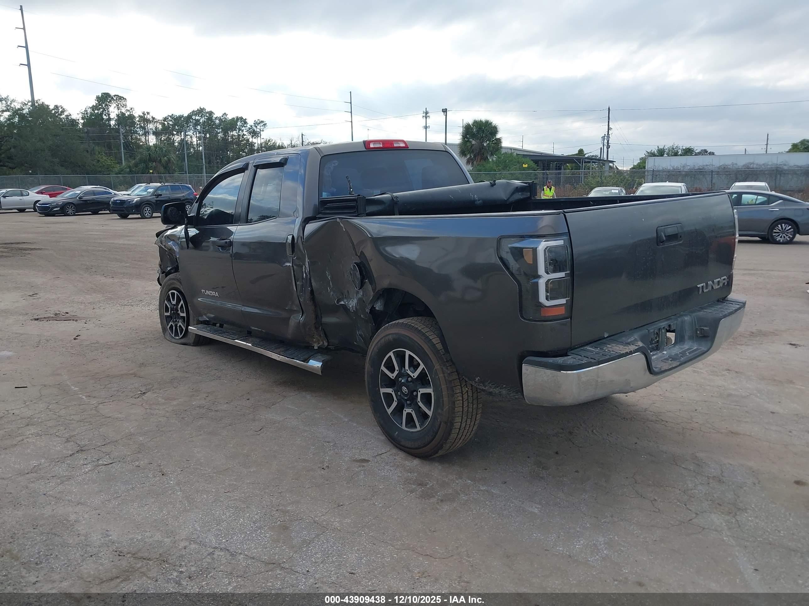 TOYOTA TUNDRA image 3