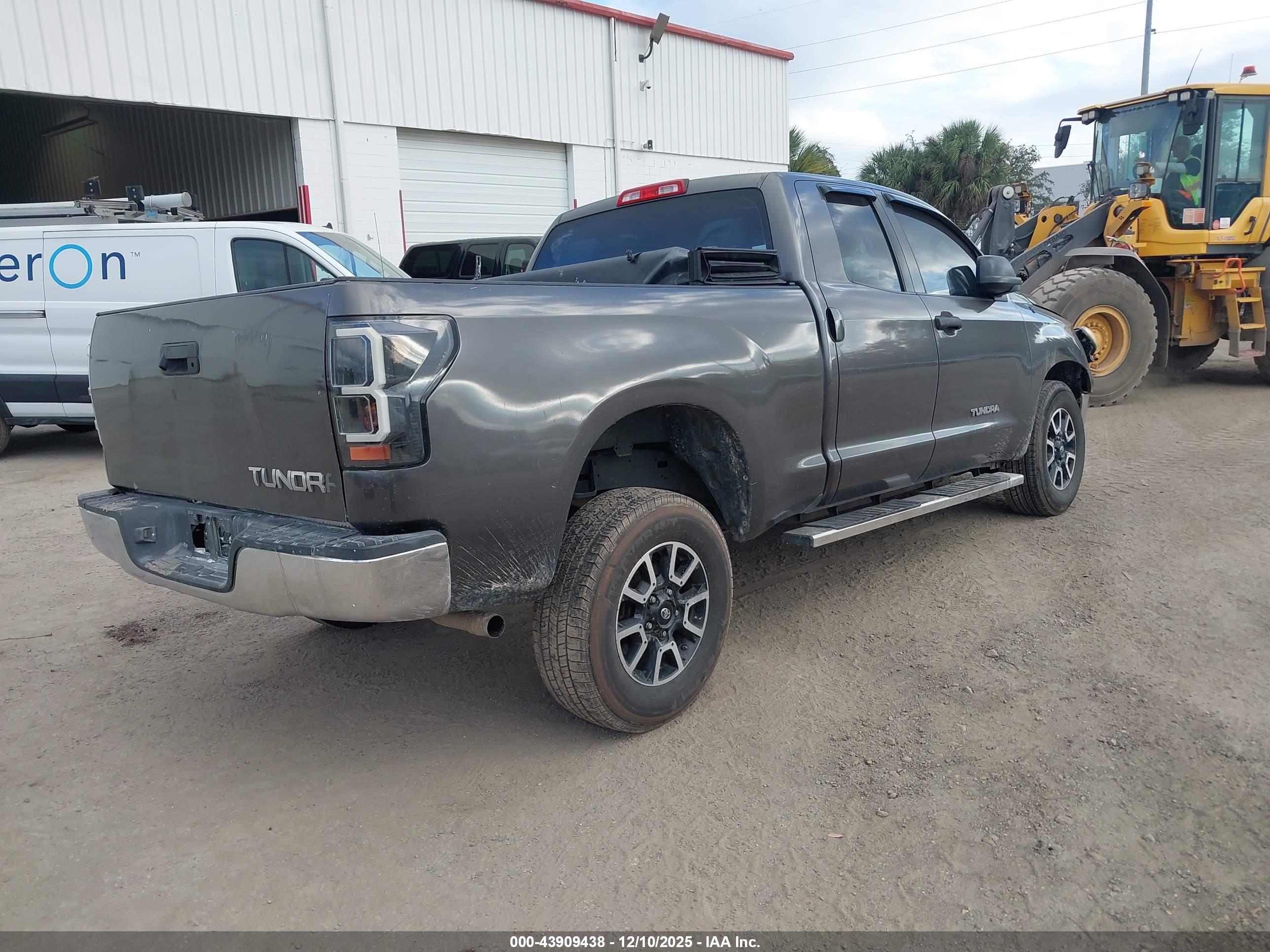 TOYOTA TUNDRA image 4