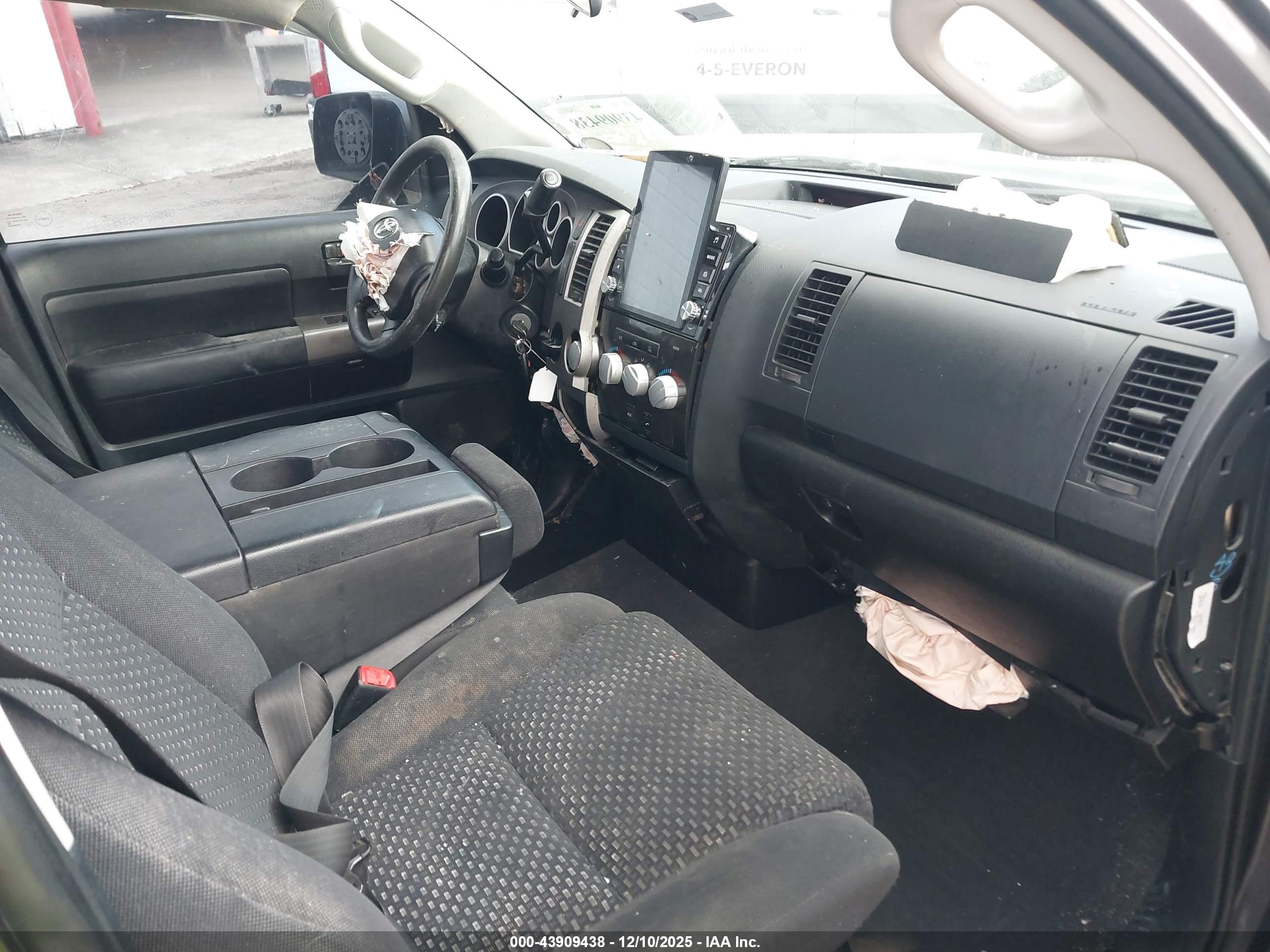 TOYOTA TUNDRA image 5