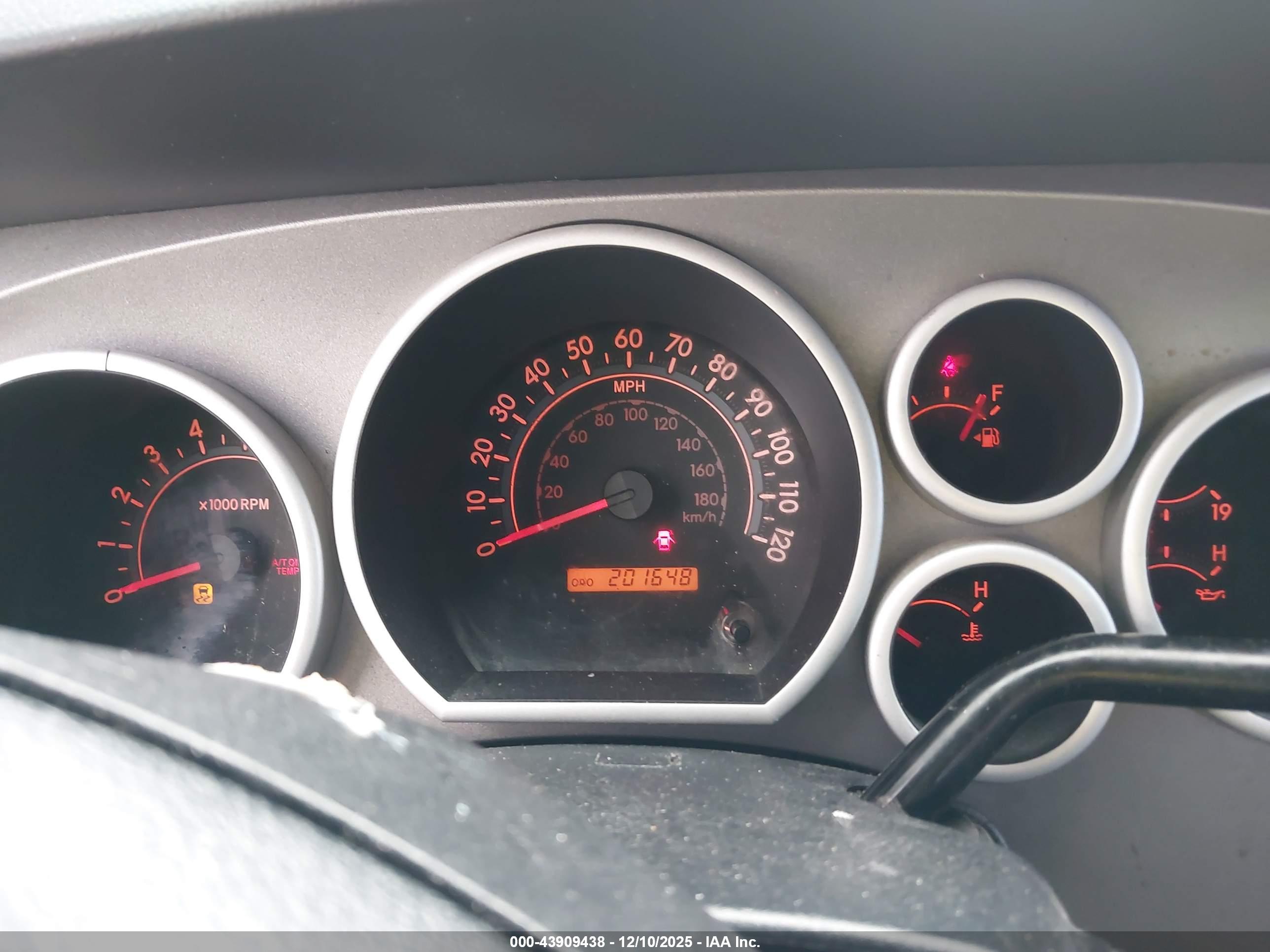 TOYOTA TUNDRA image 7