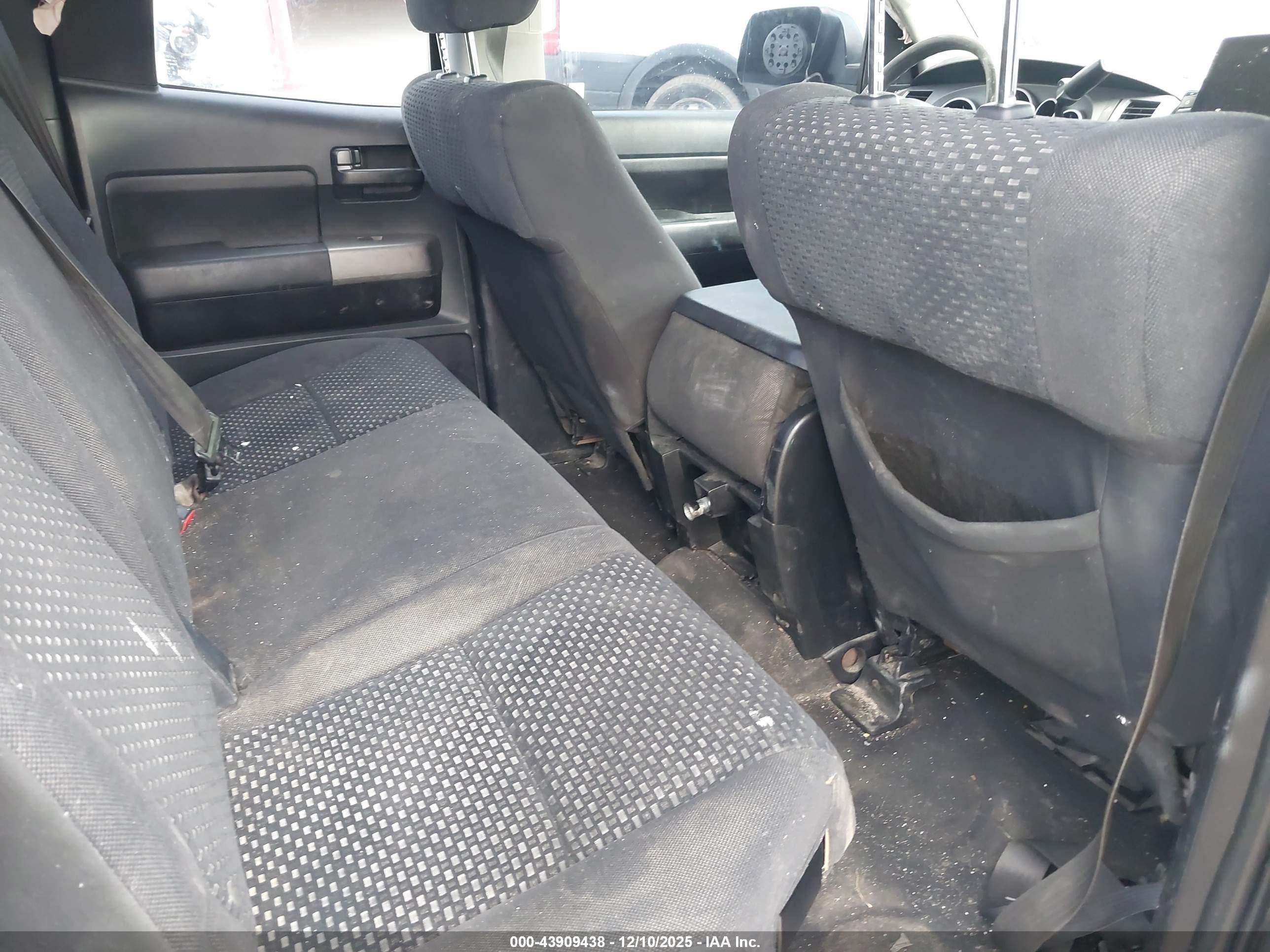TOYOTA TUNDRA image 8