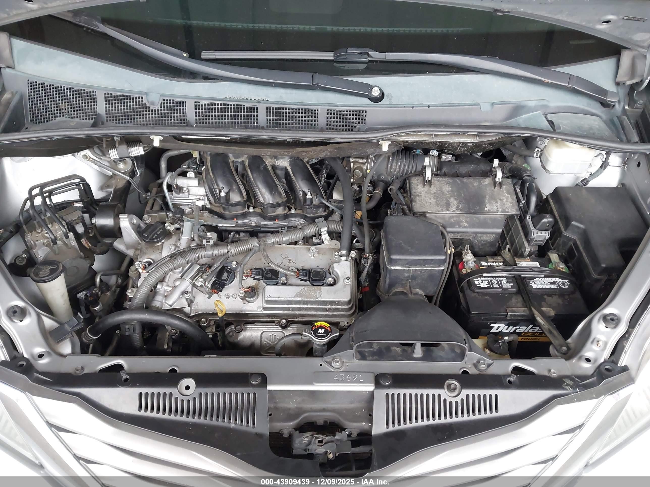 TOYOTA SIENNA image 10
