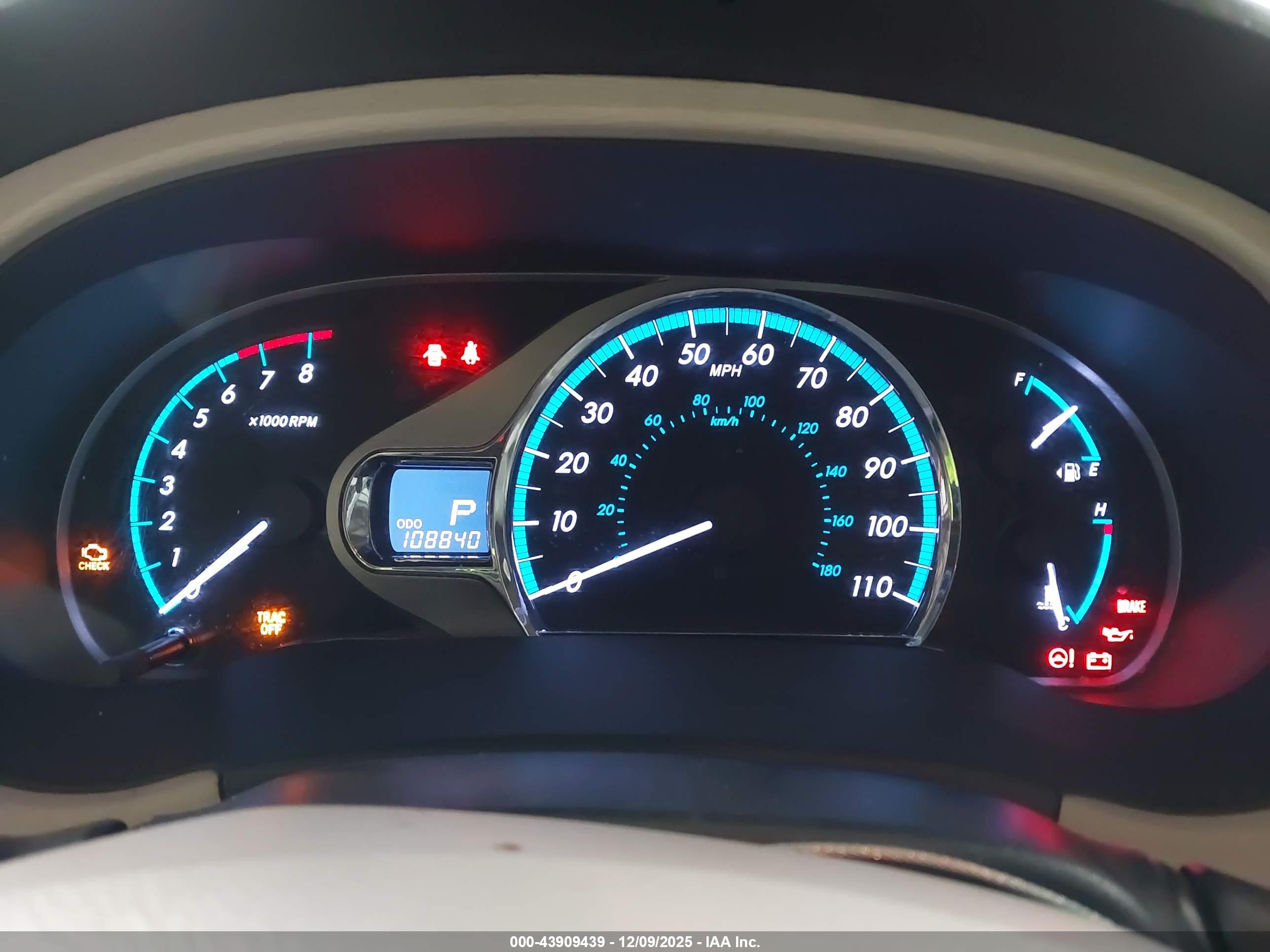 TOYOTA SIENNA image 7