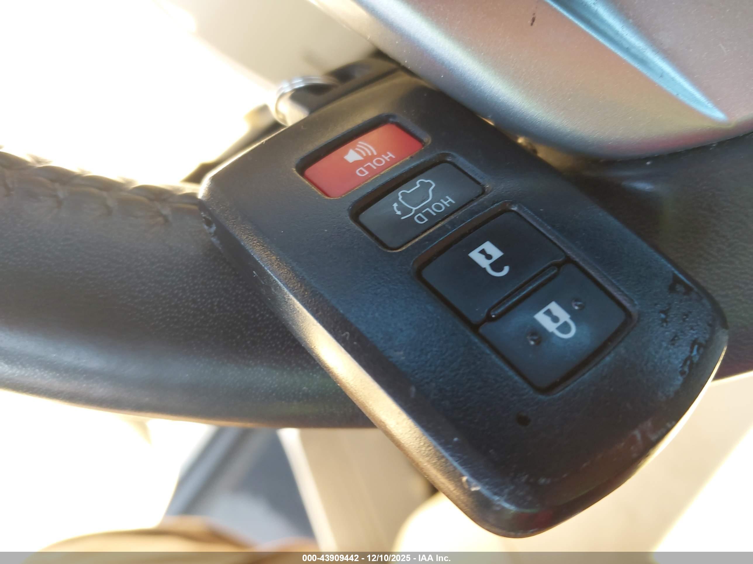 TOYOTA HIGHLANDER image 11