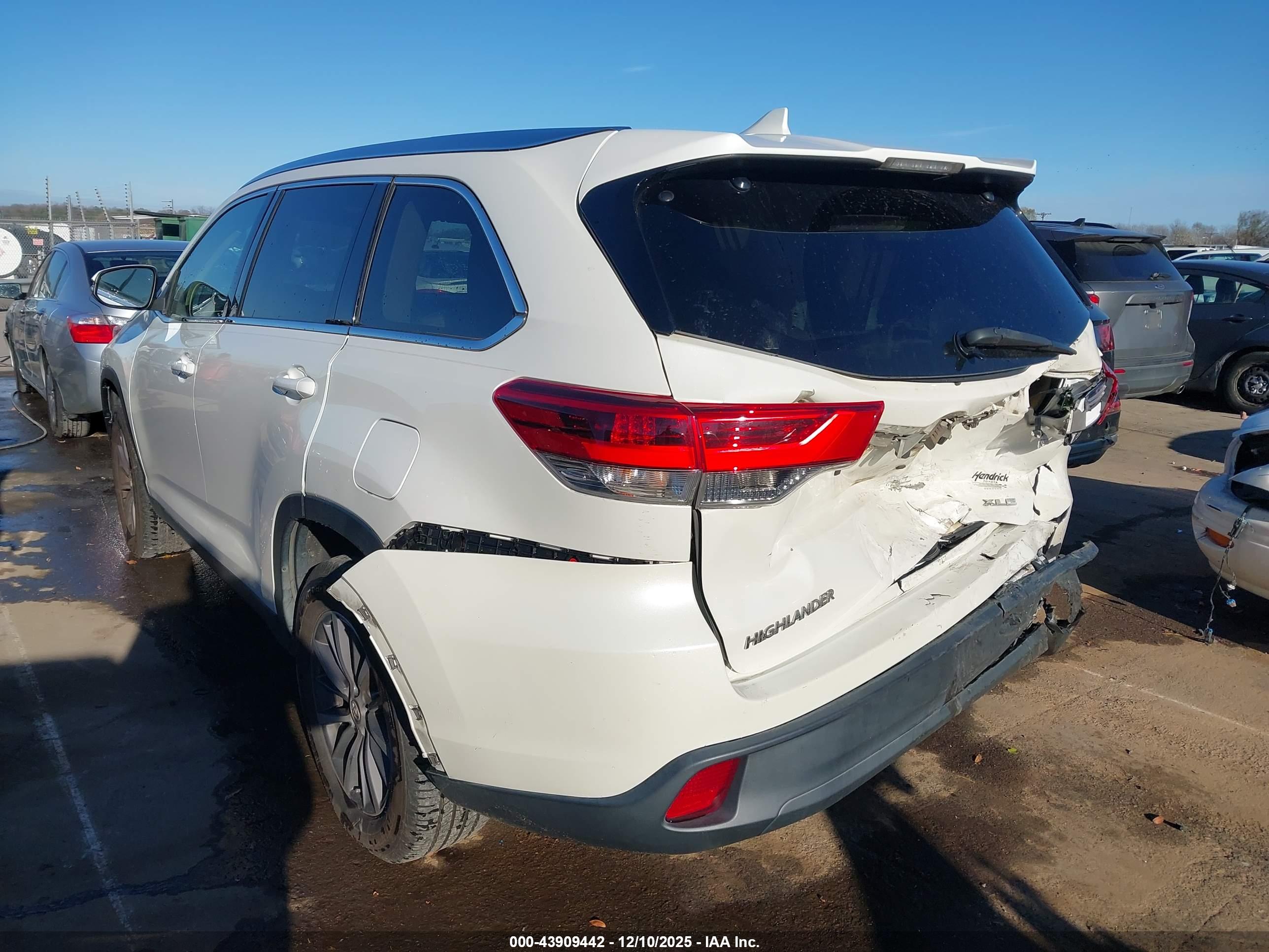 TOYOTA HIGHLANDER image 3