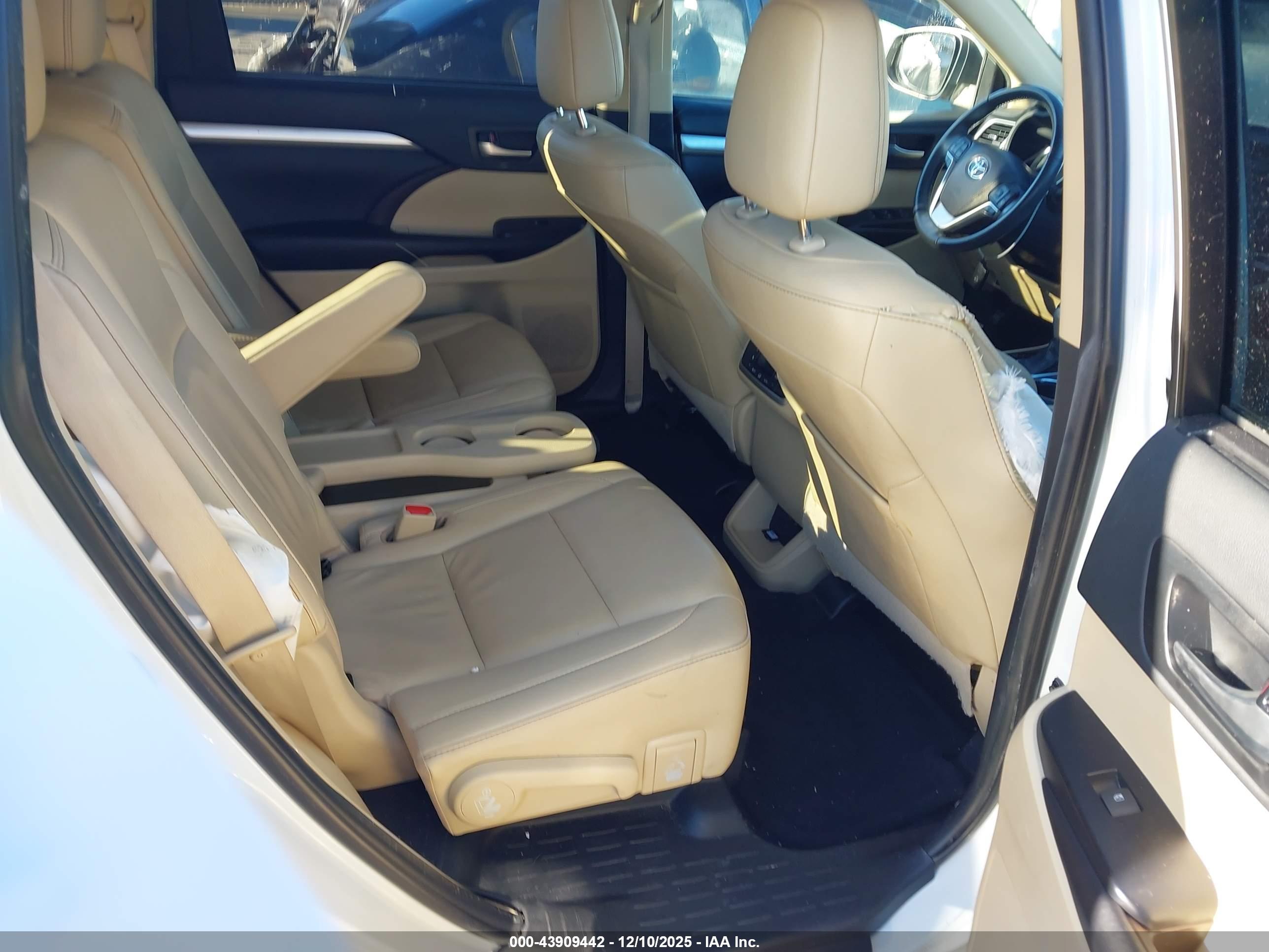 TOYOTA HIGHLANDER image 8