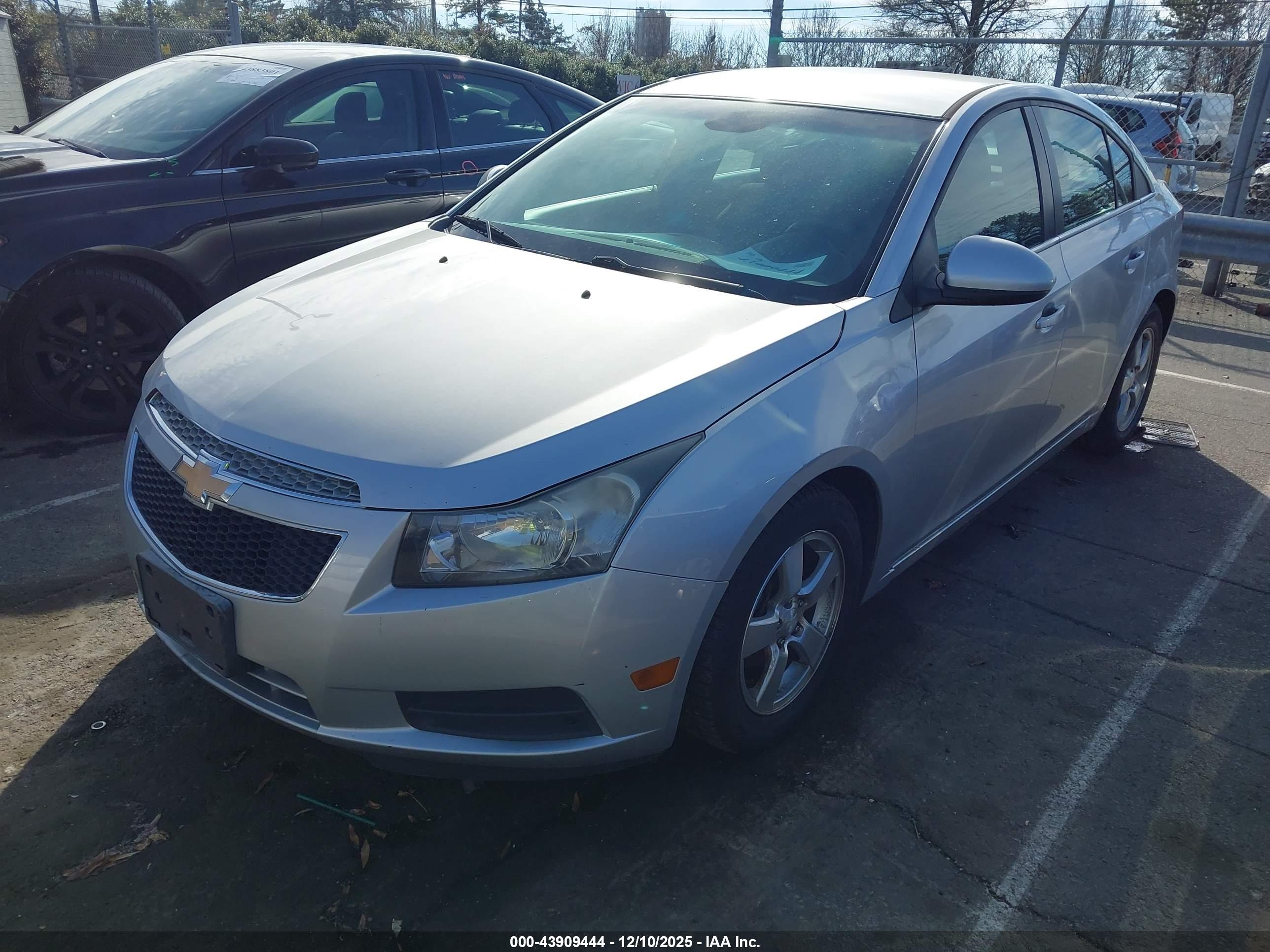 CHEVROLET CRUZE image 2