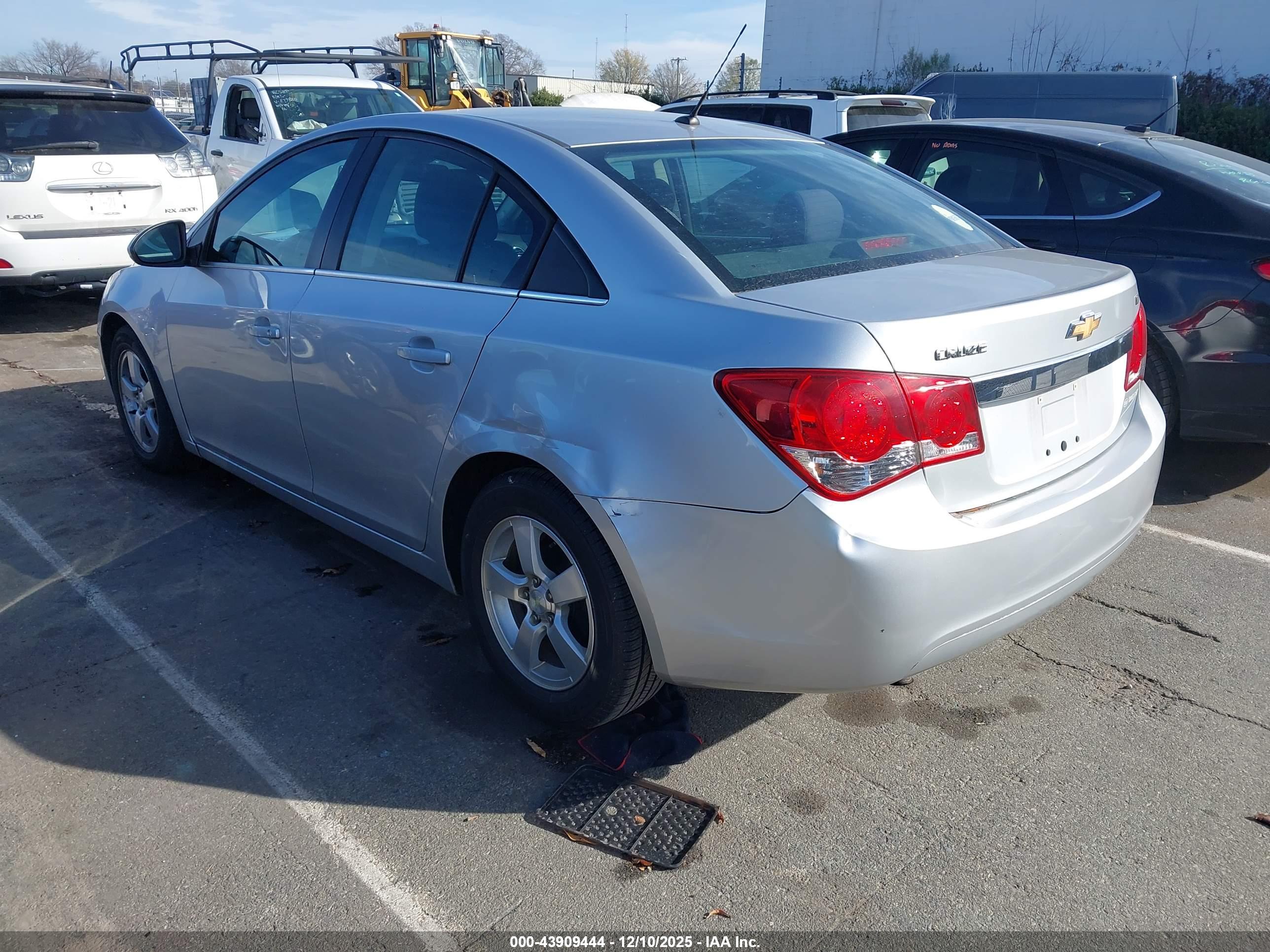 CHEVROLET CRUZE image 3