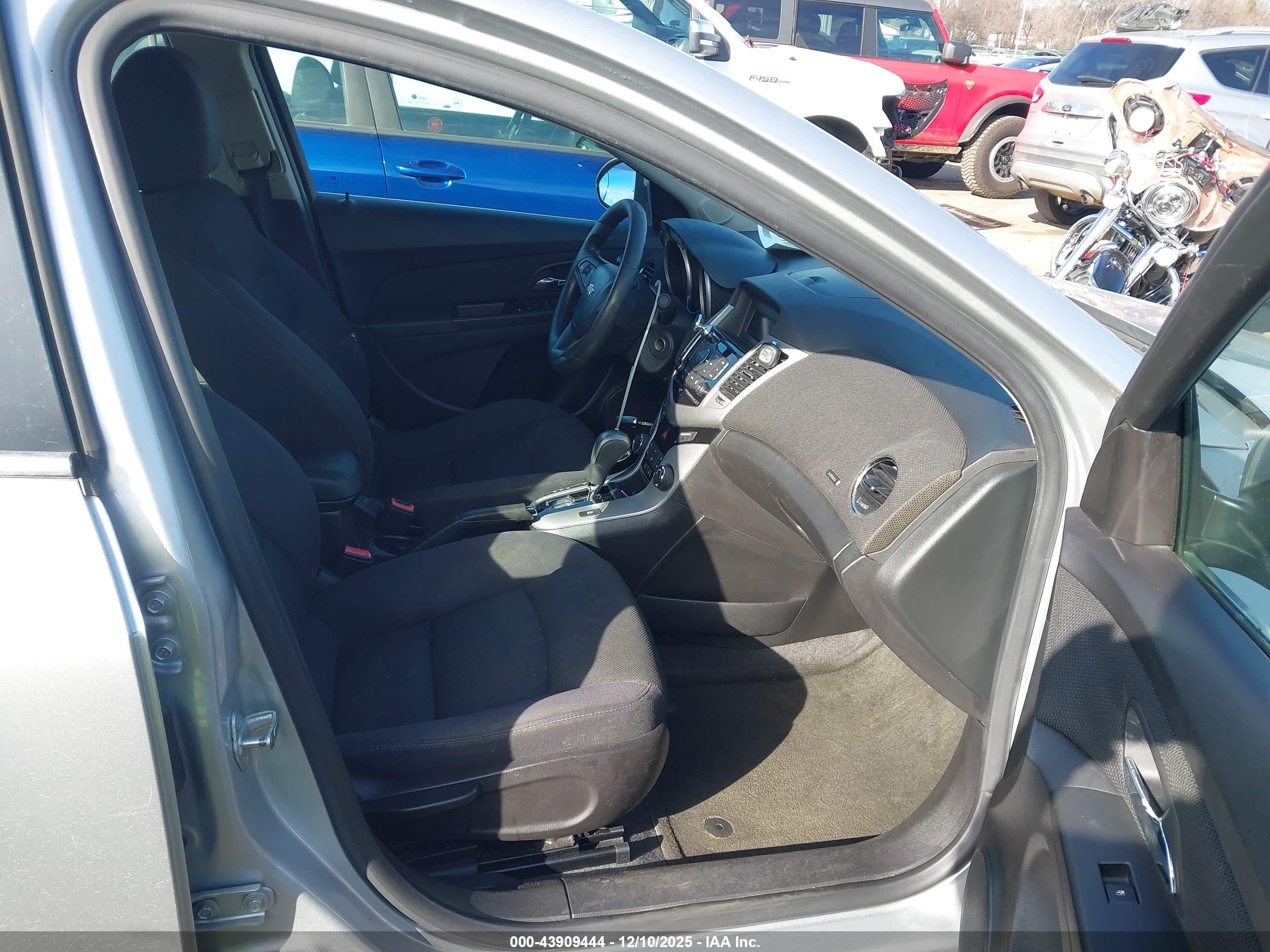 CHEVROLET CRUZE image 5