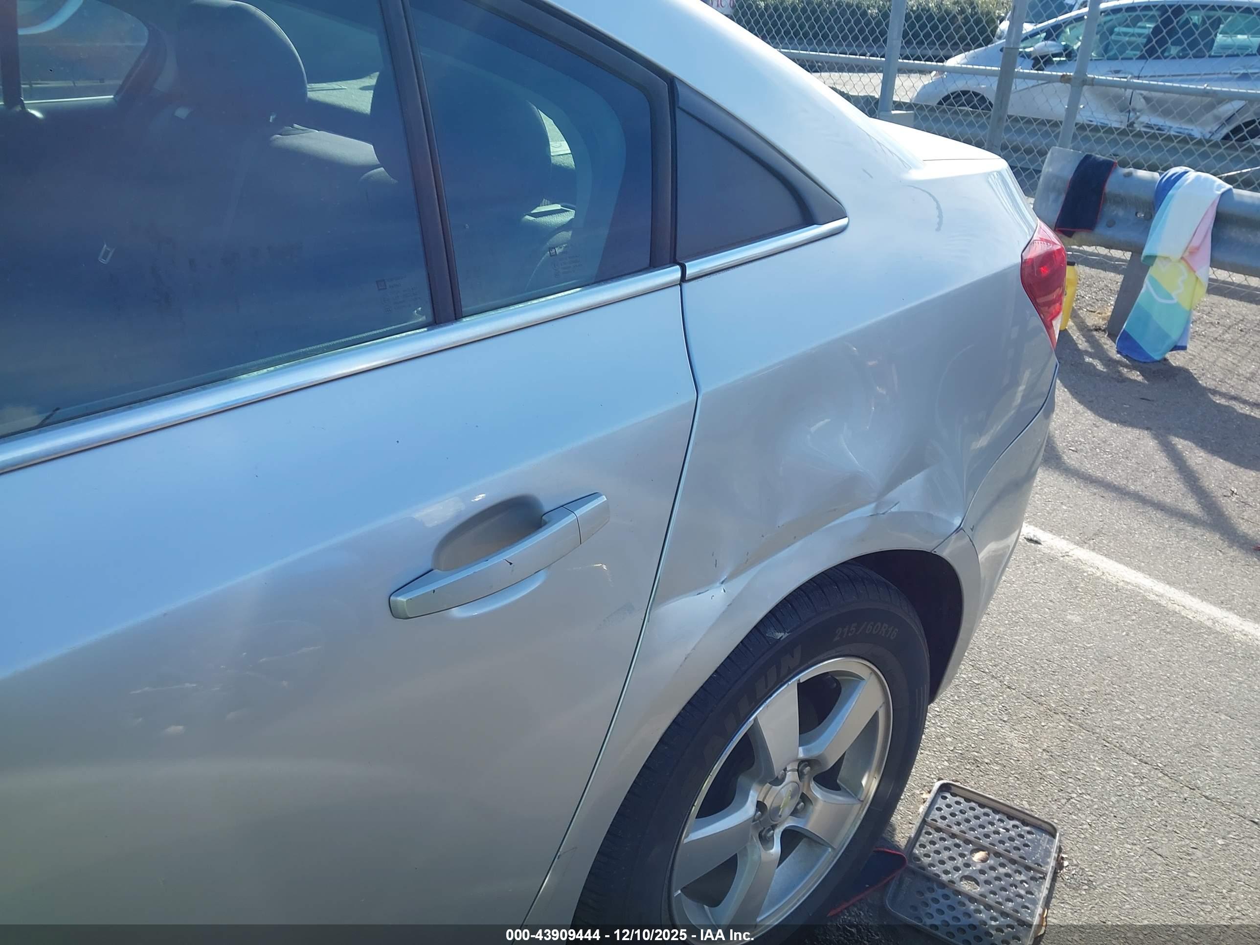 CHEVROLET CRUZE image 6