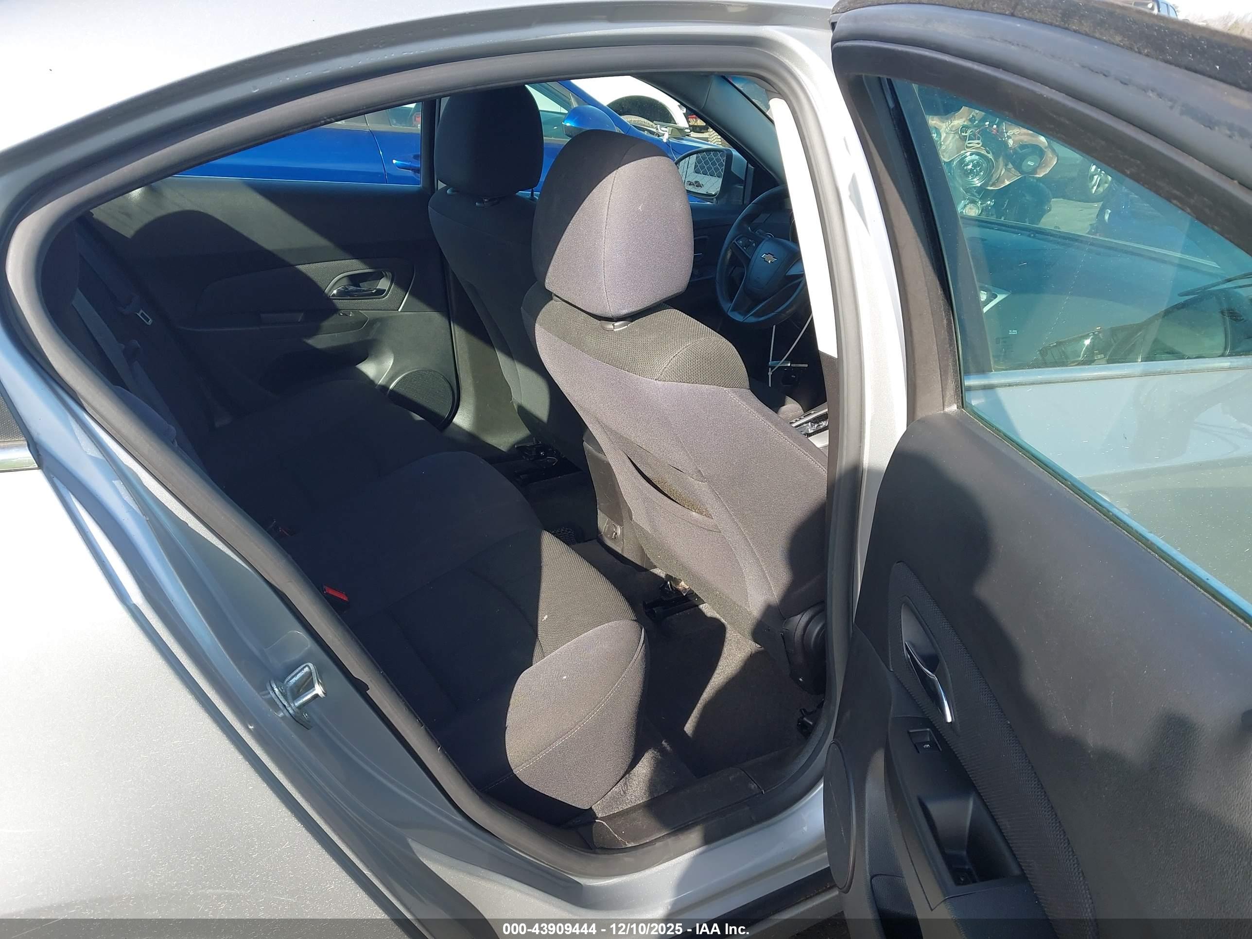 CHEVROLET CRUZE image 8