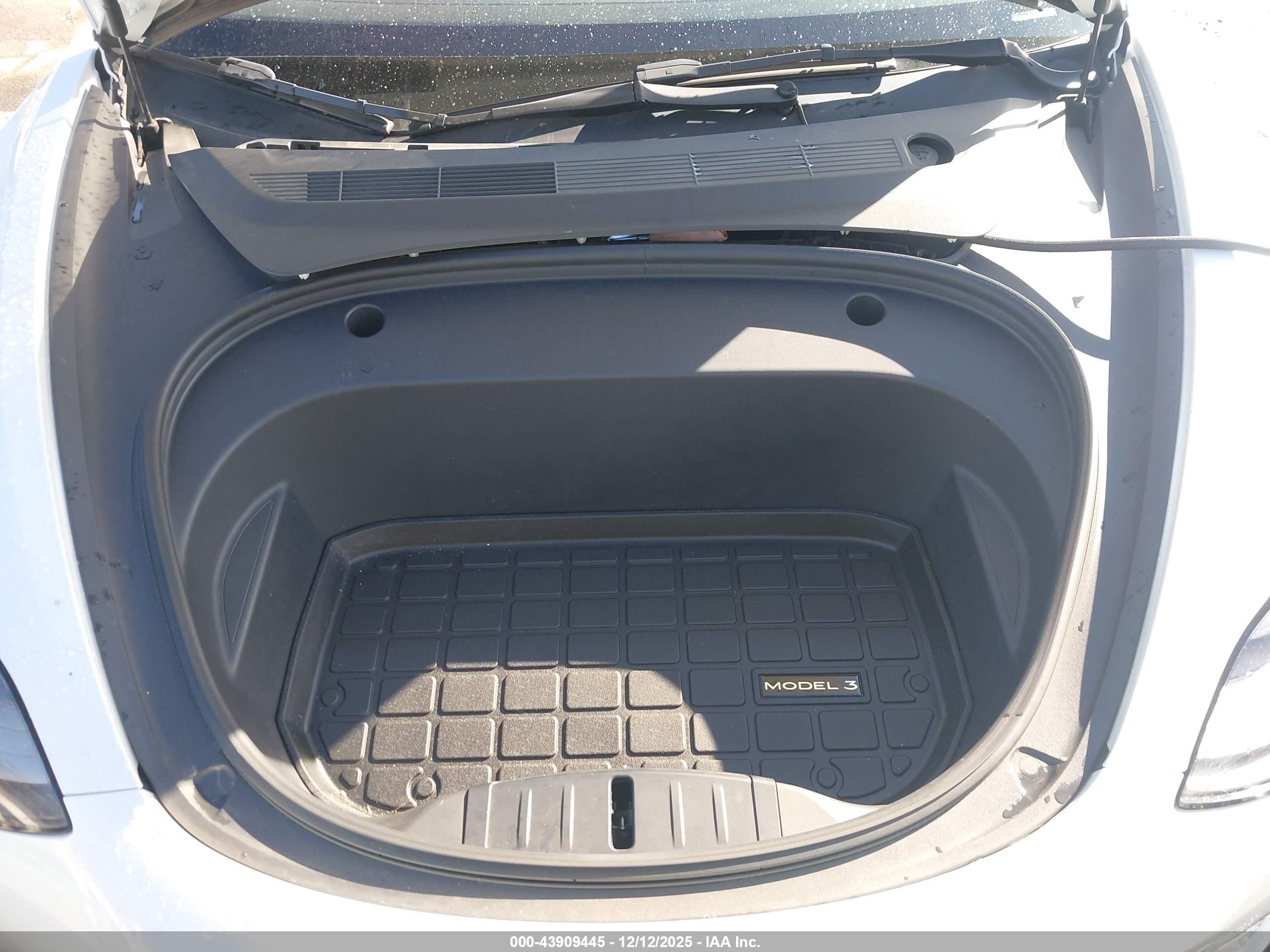 TESLA MODEL image 10