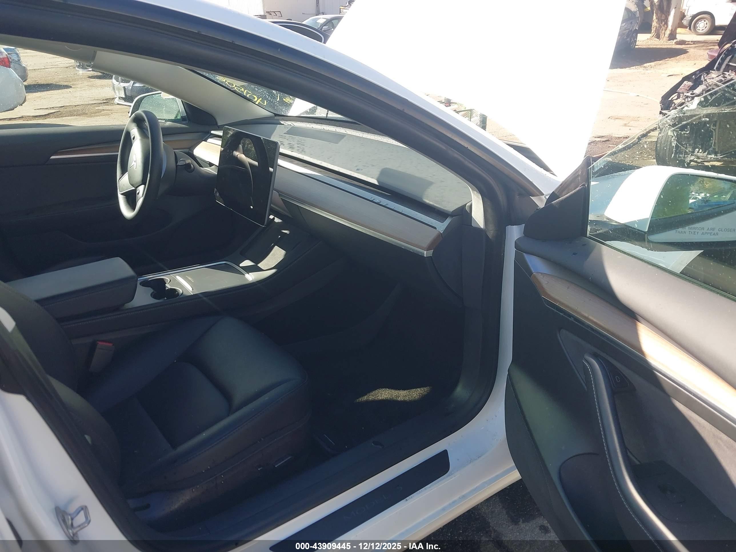 TESLA MODEL image 5