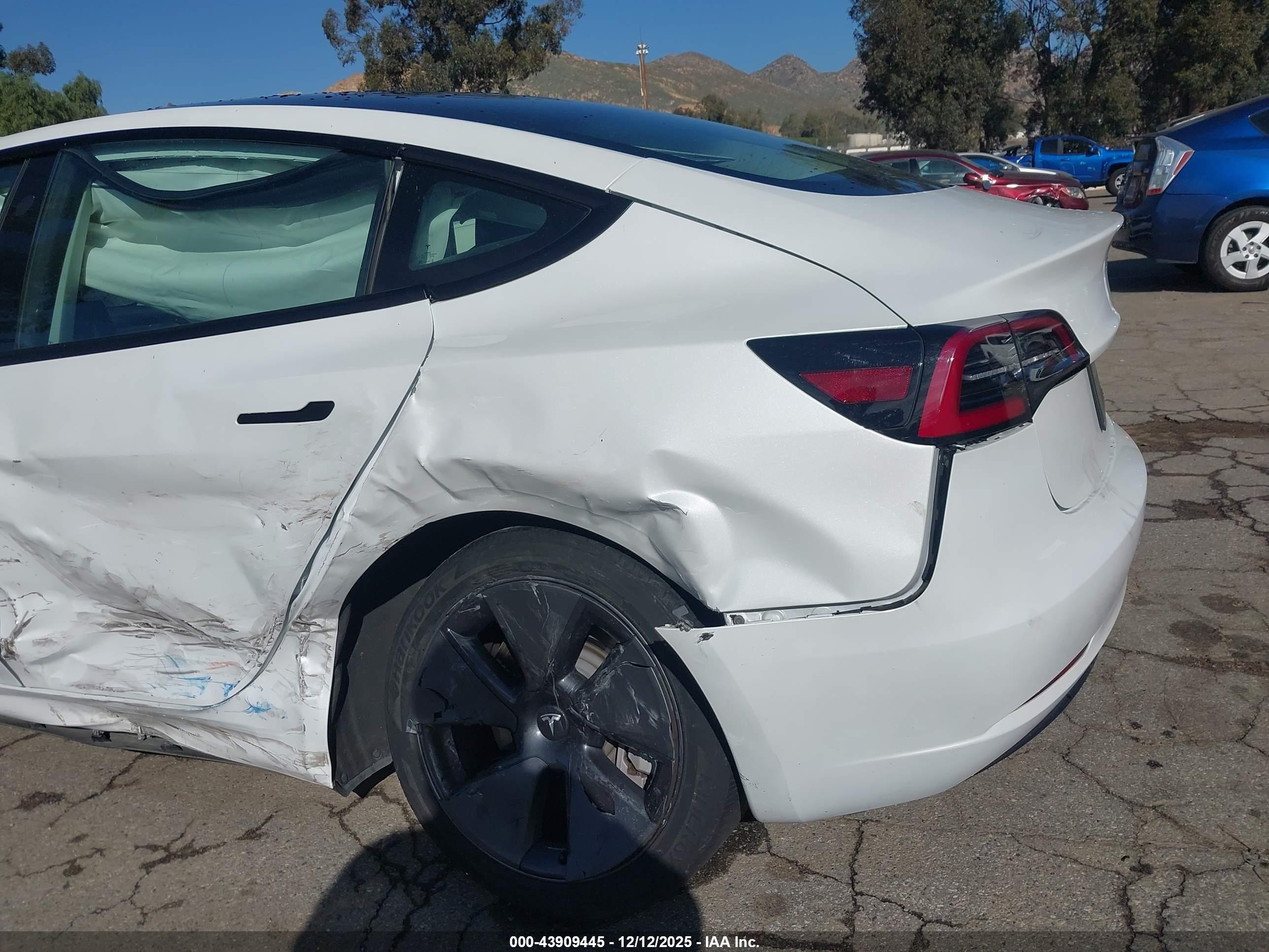 TESLA MODEL image 6