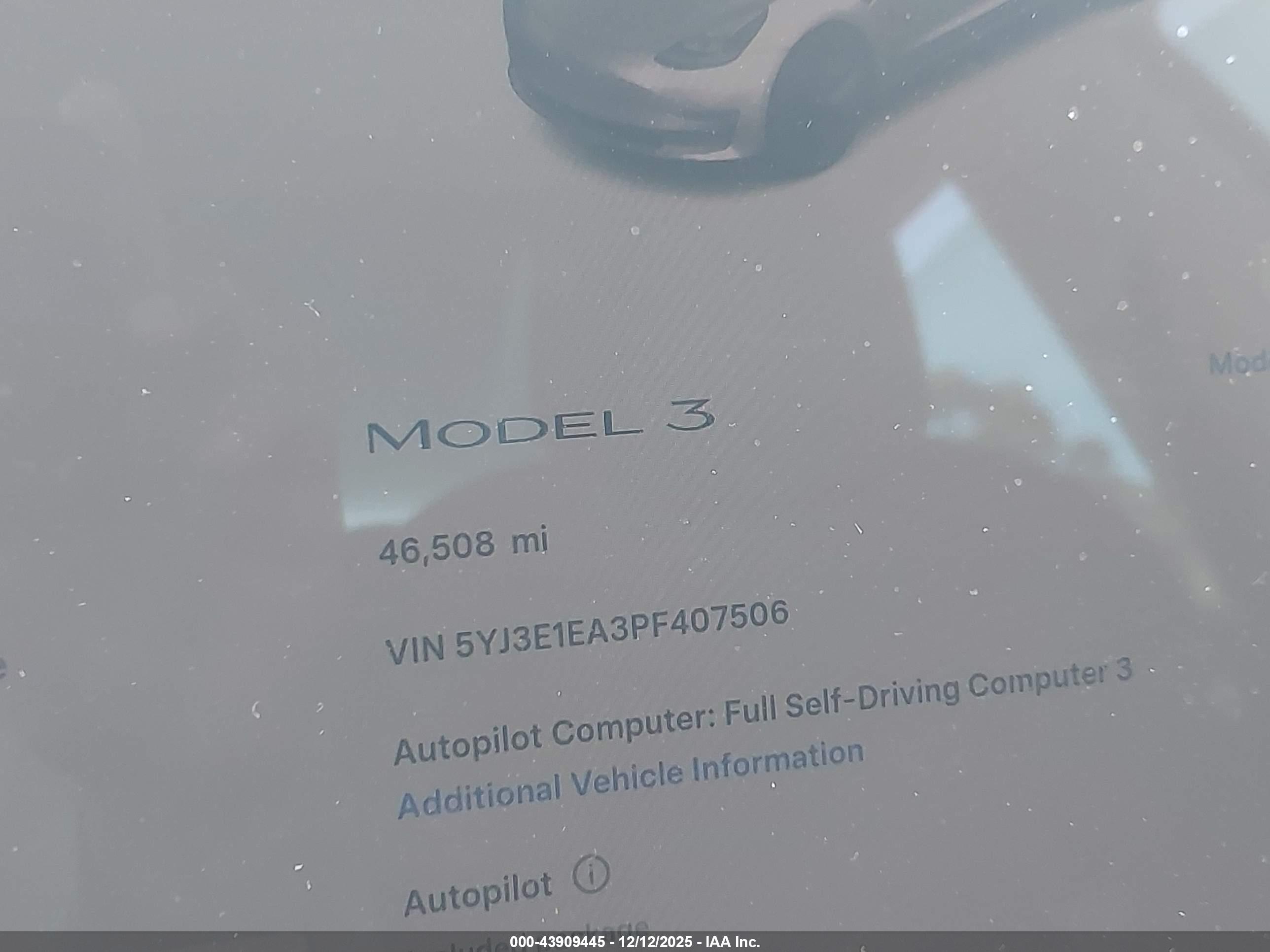 TESLA MODEL image 7