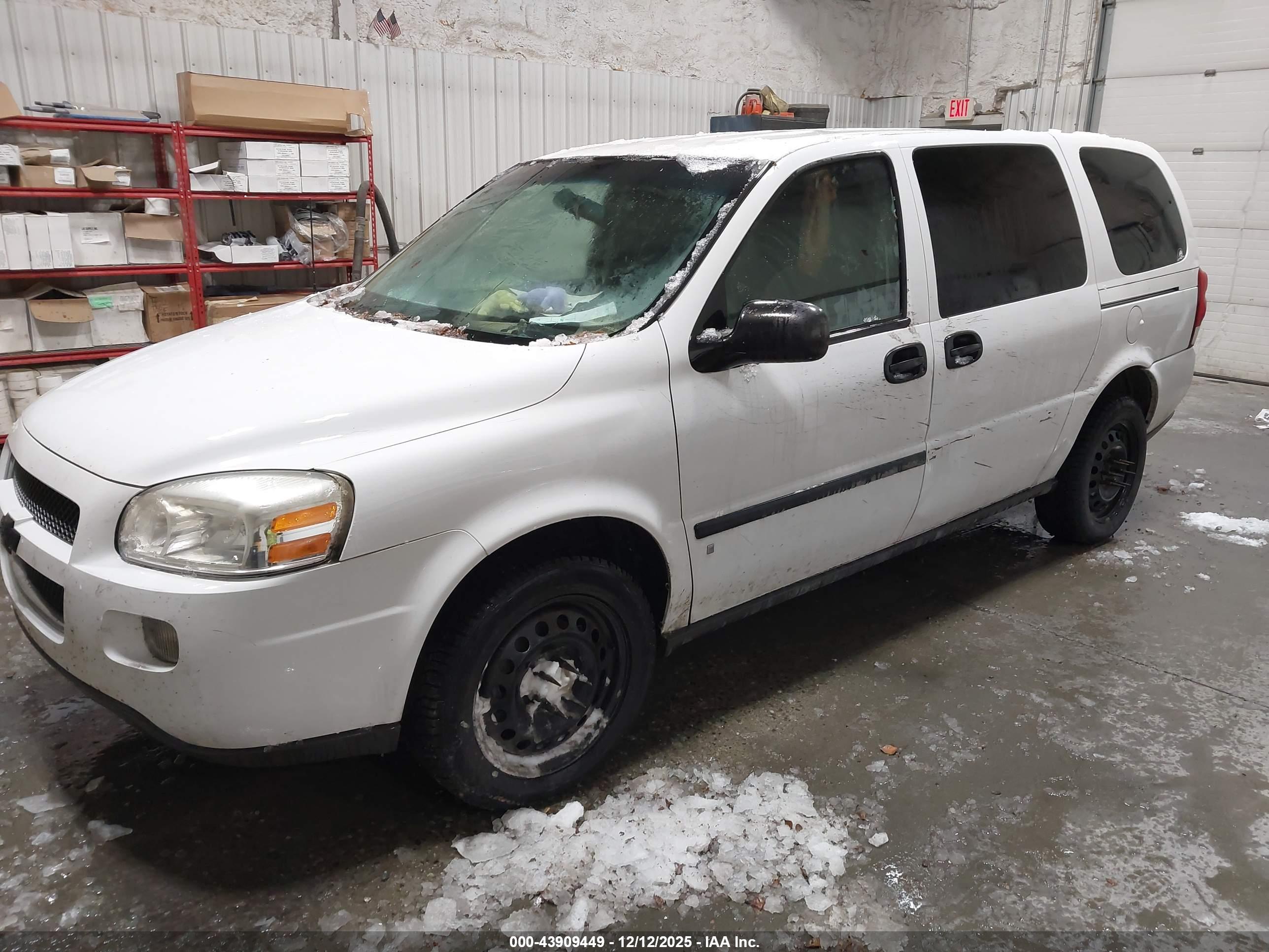 CHEVROLET UPLANDER image 2
