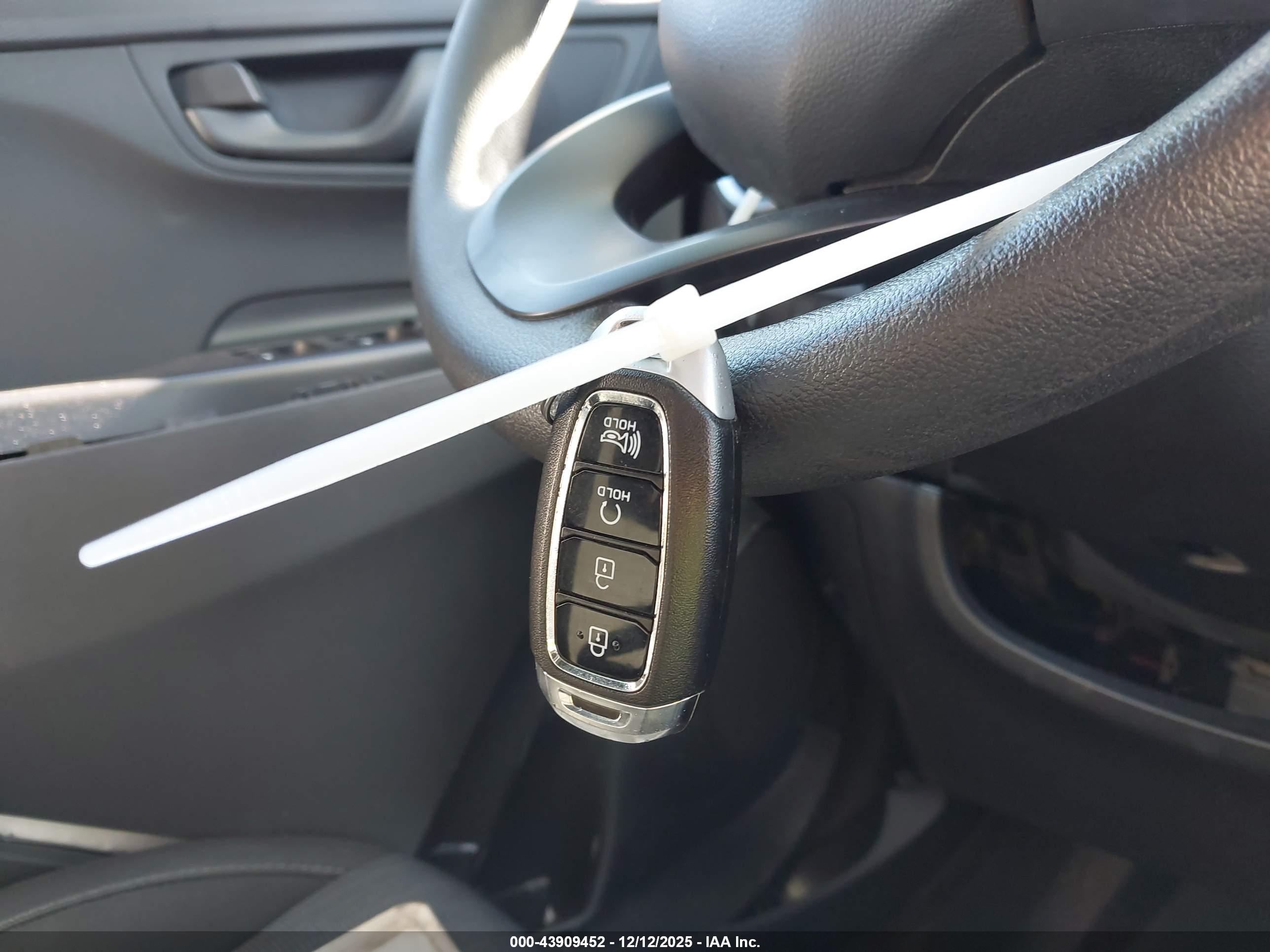 HYUNDAI KONA image 11