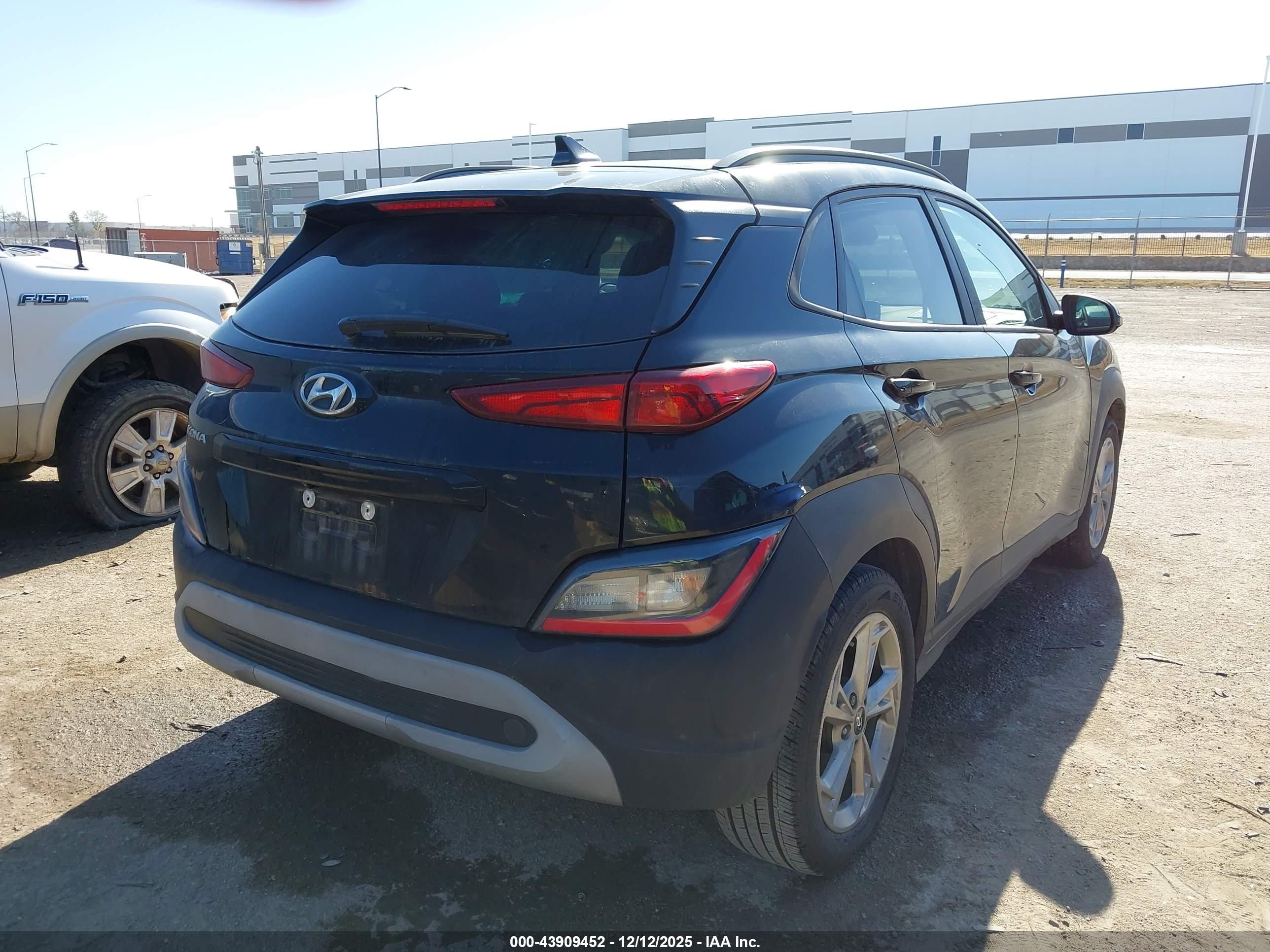HYUNDAI KONA image 4