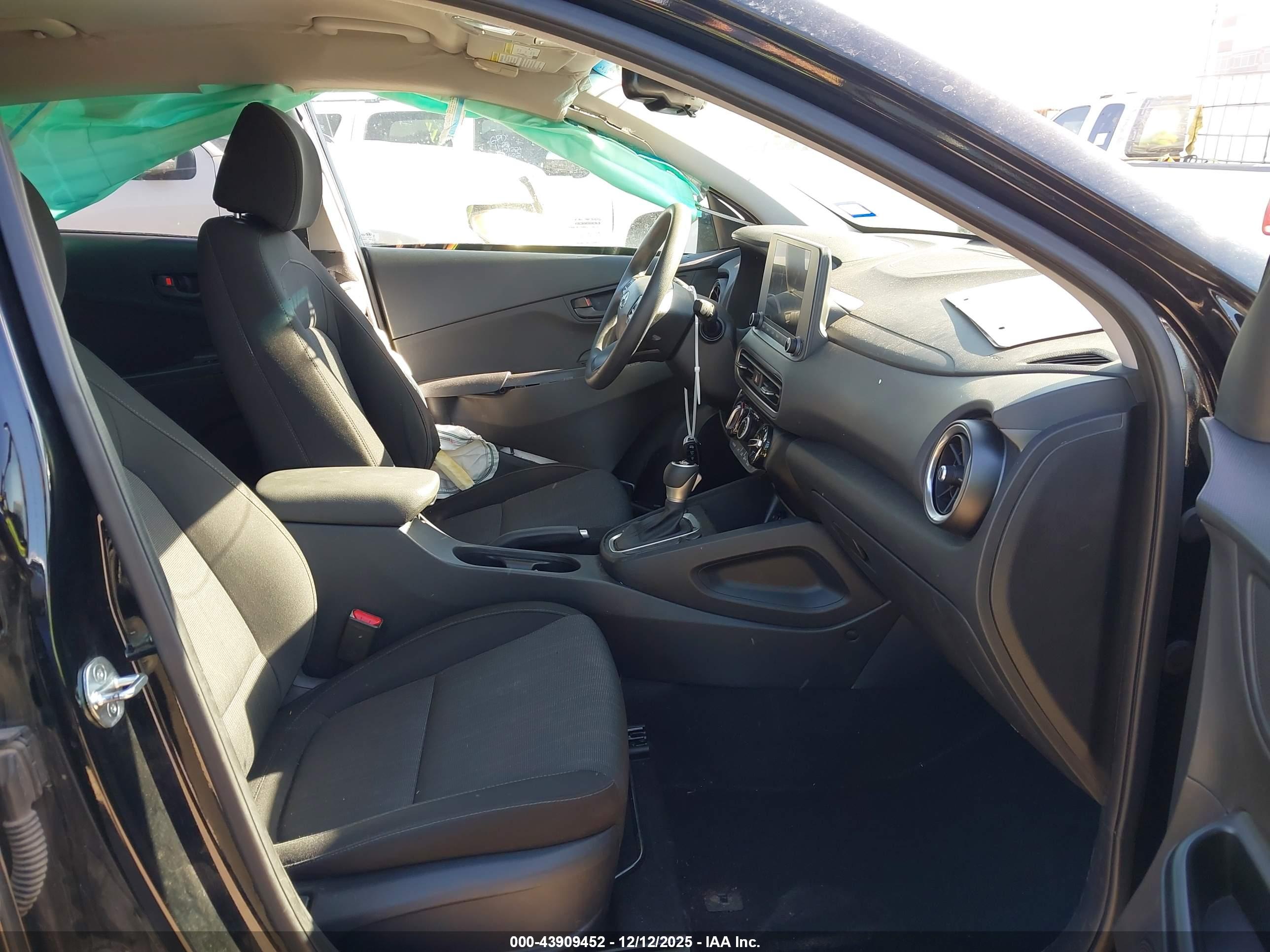 HYUNDAI KONA image 5