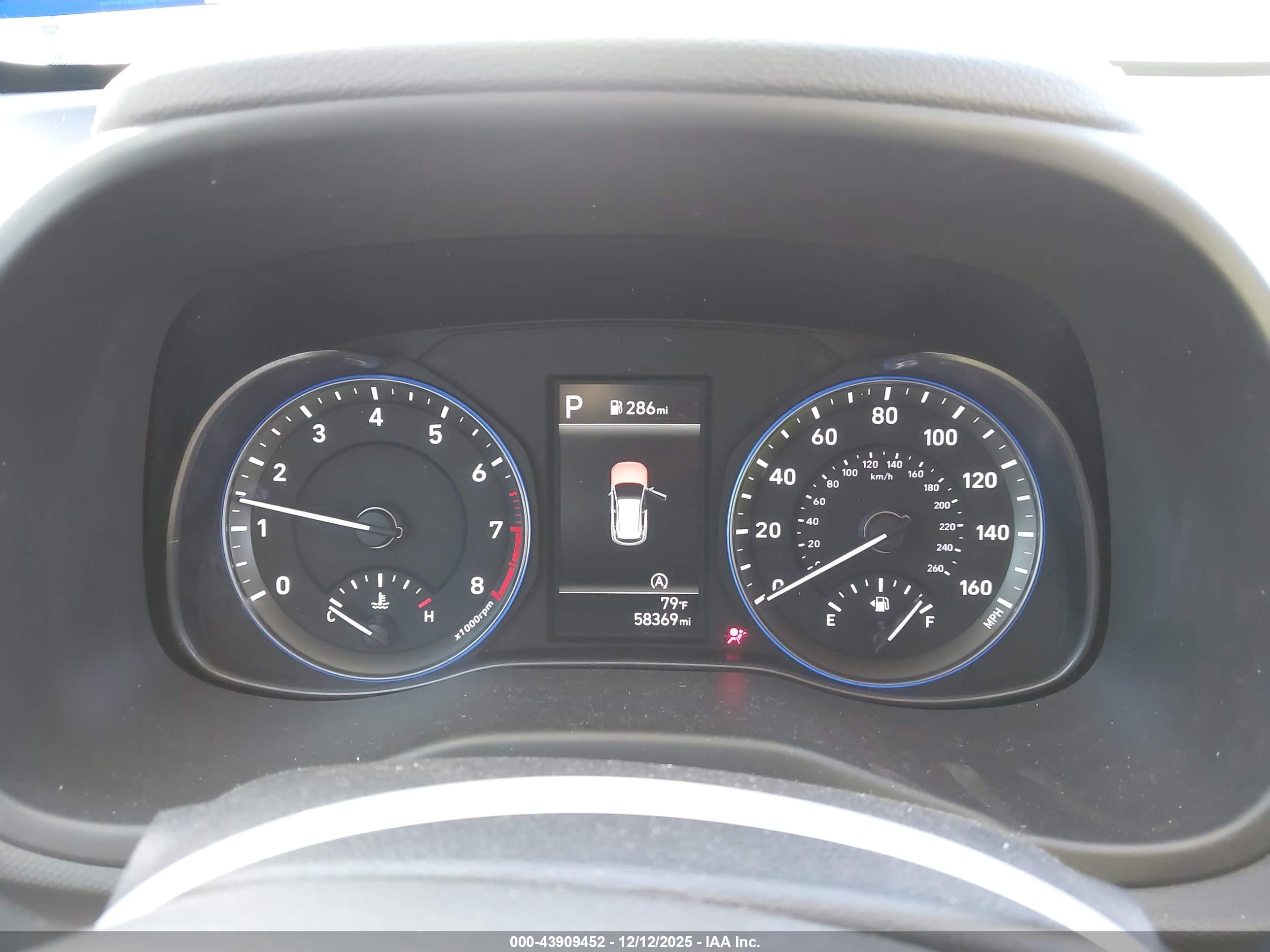 HYUNDAI KONA image 7