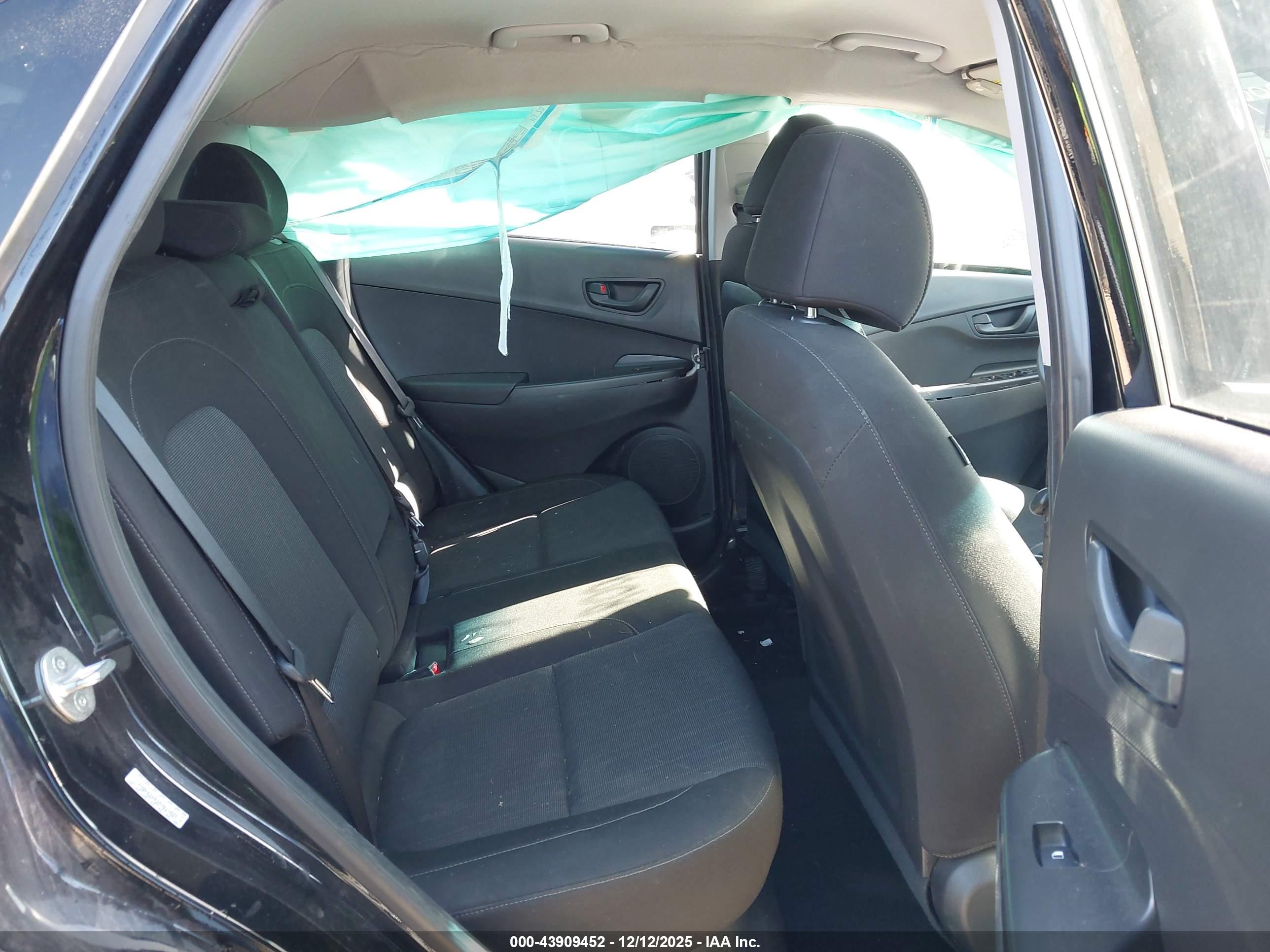 HYUNDAI KONA image 8