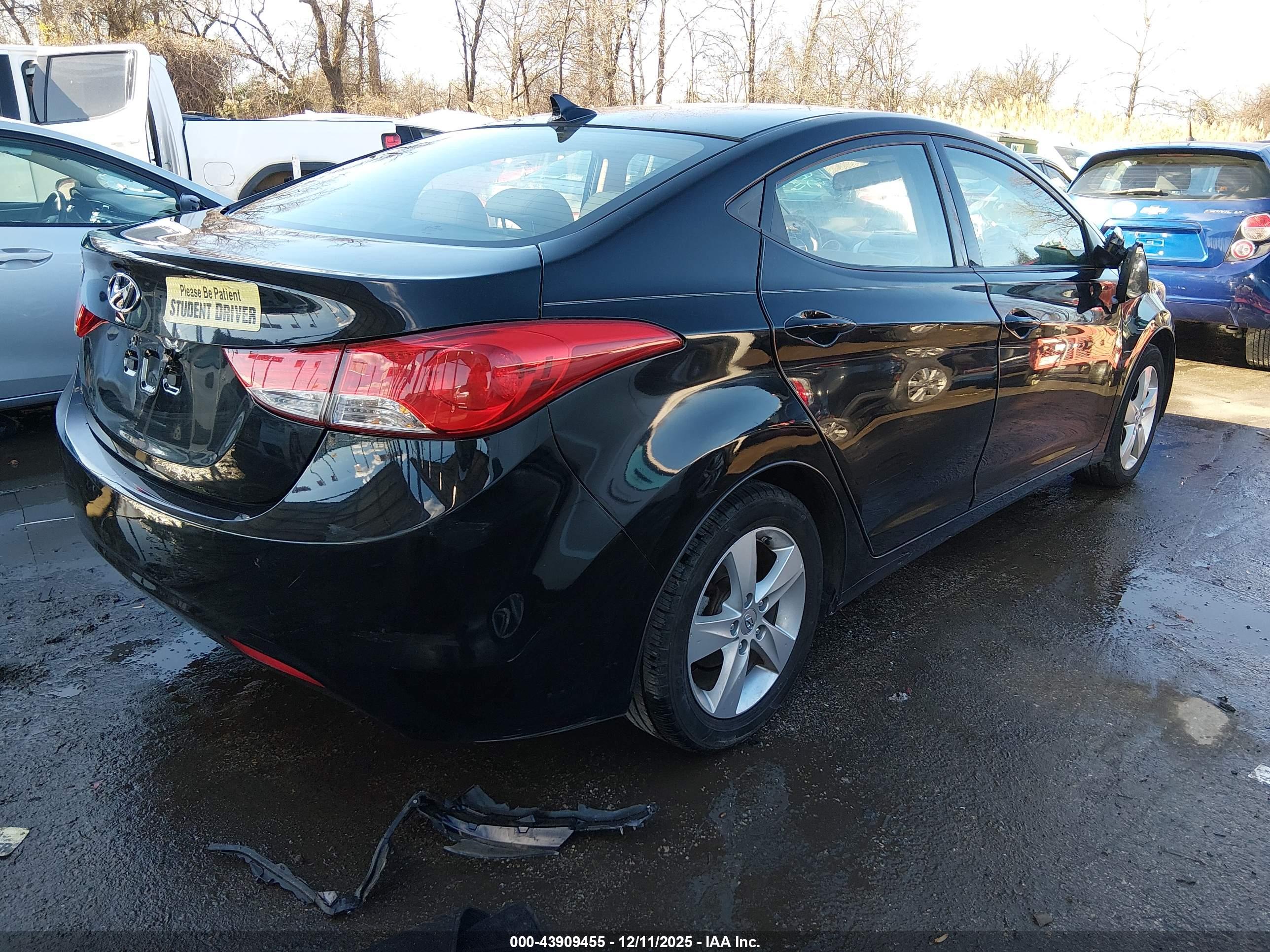 HYUNDAI ELANTRA image 4