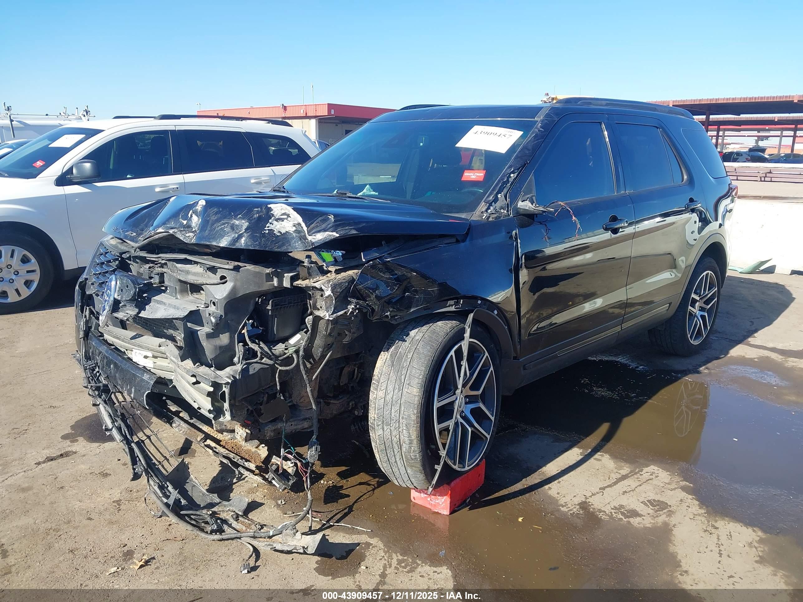 FORD EXPLORER image 2