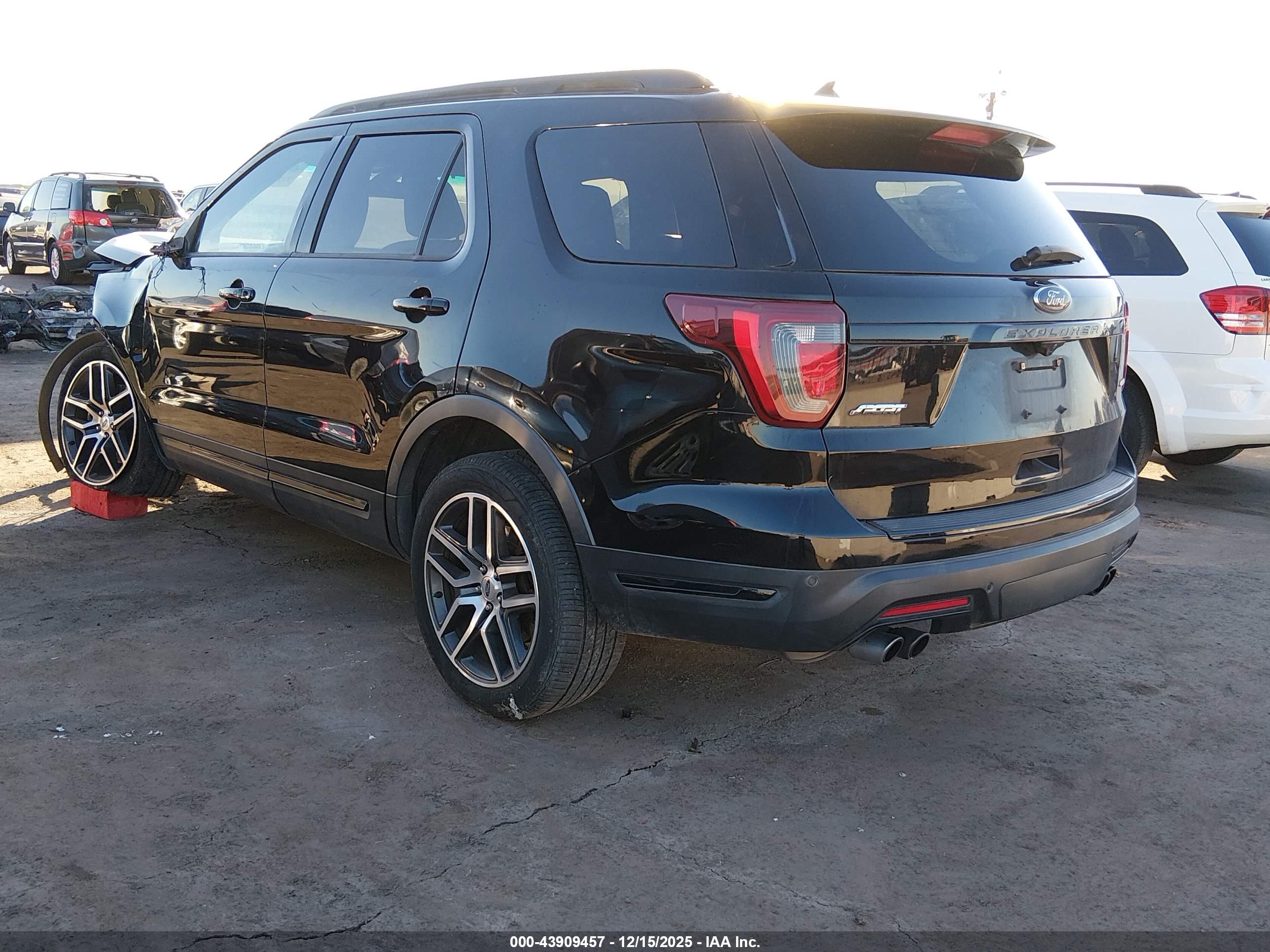 FORD EXPLORER image 3
