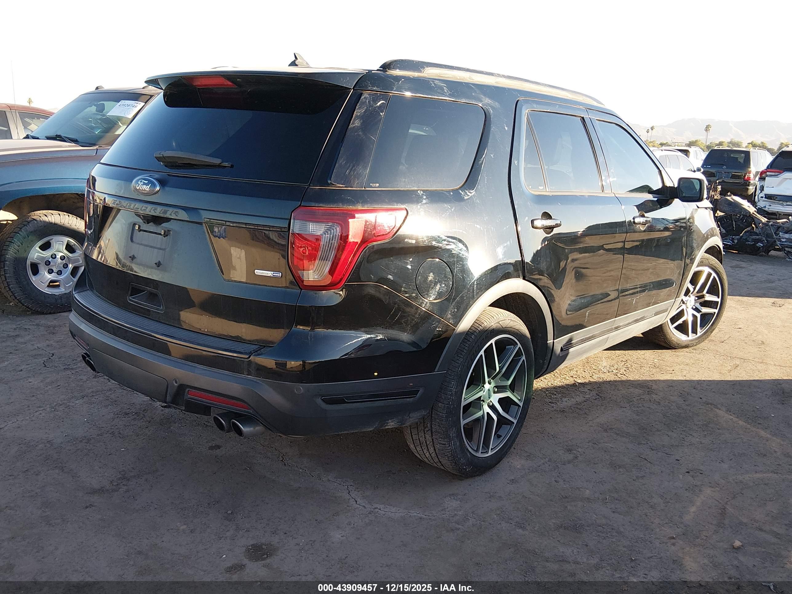 FORD EXPLORER image 4