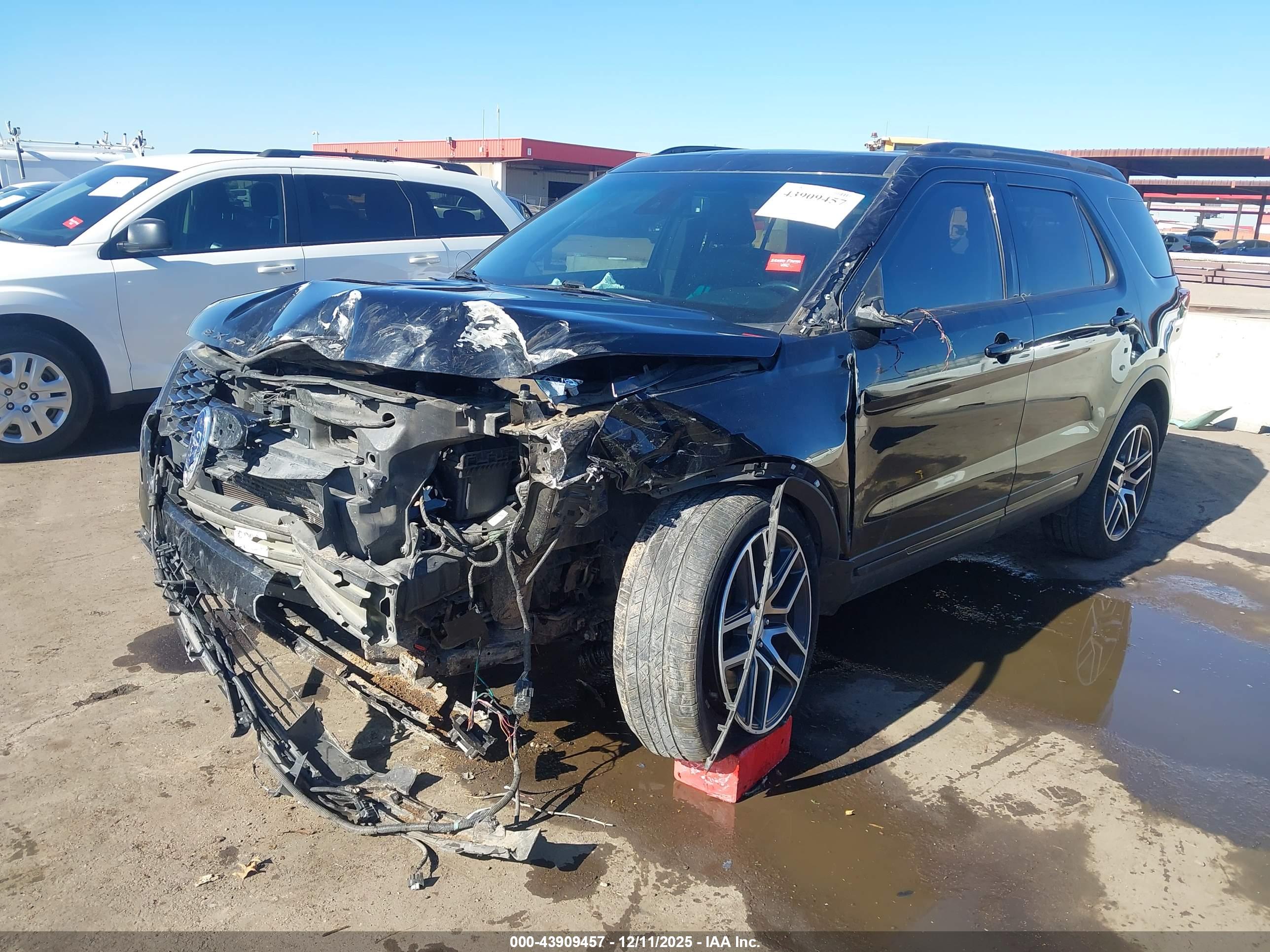 FORD EXPLORER image 6