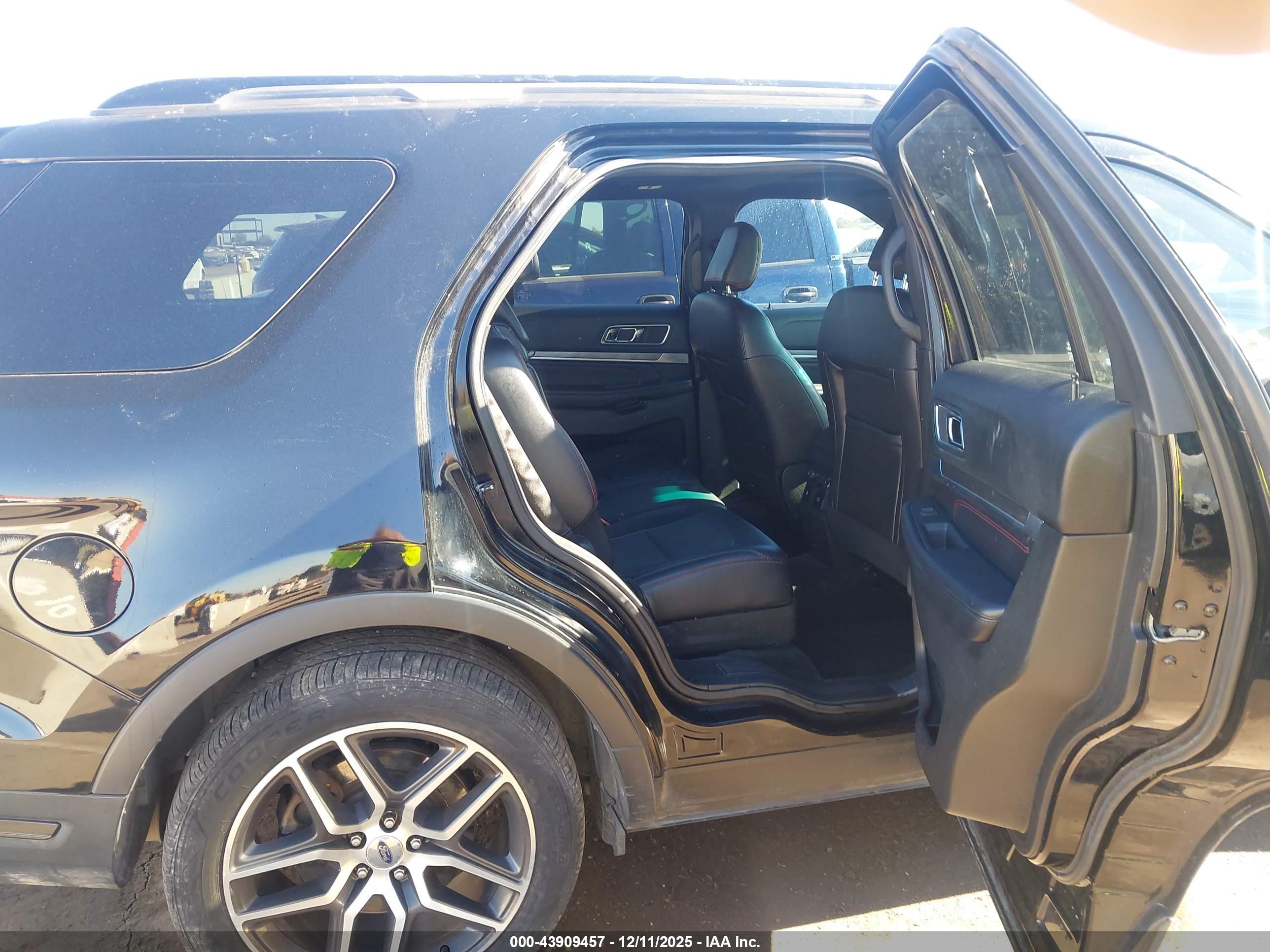 FORD EXPLORER image 8