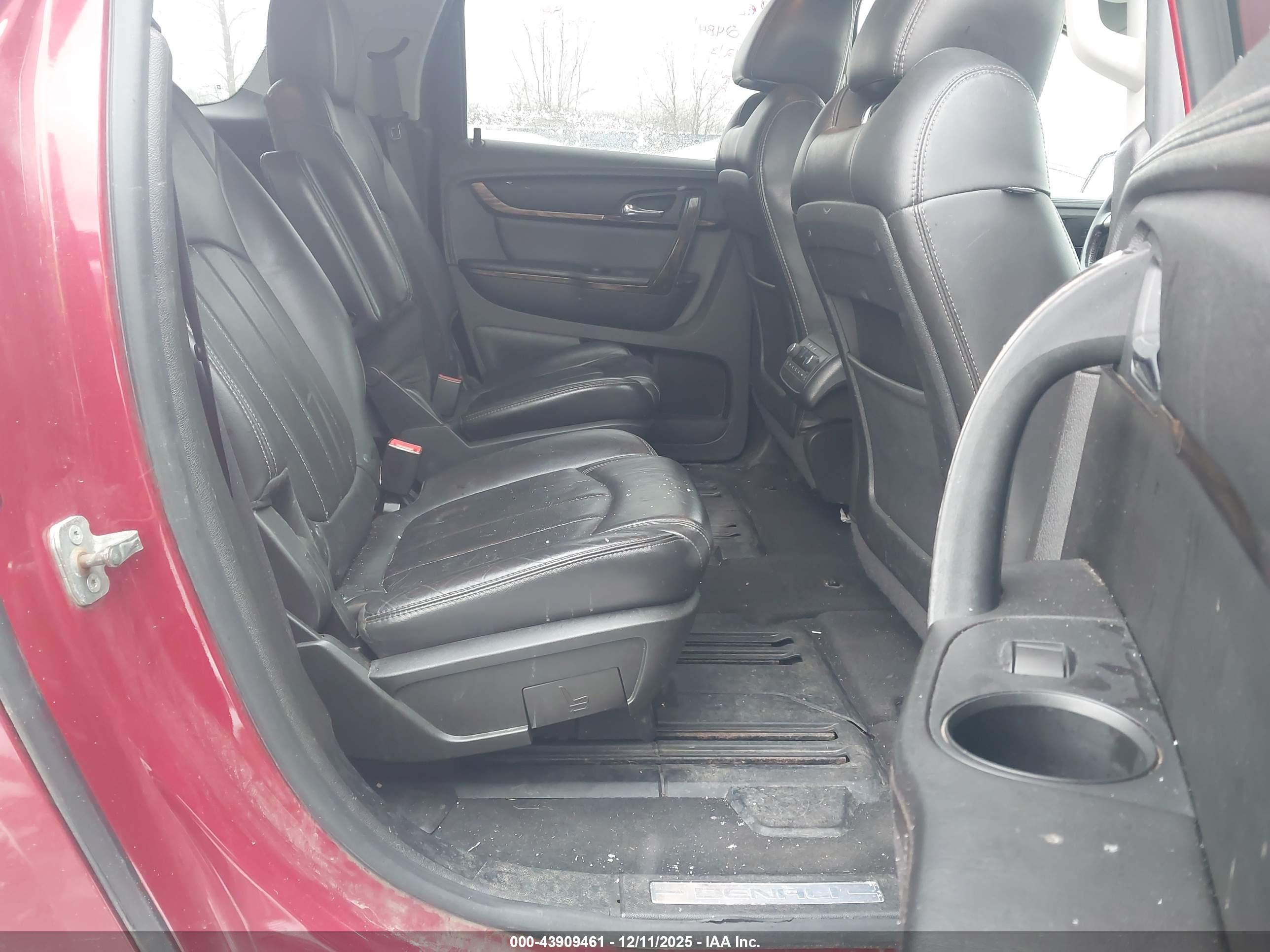 GMC ACADIA image 8
