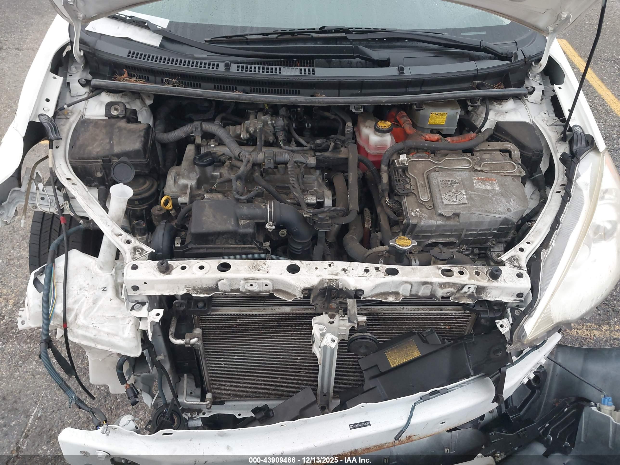 TOYOTA PRIUS image 10