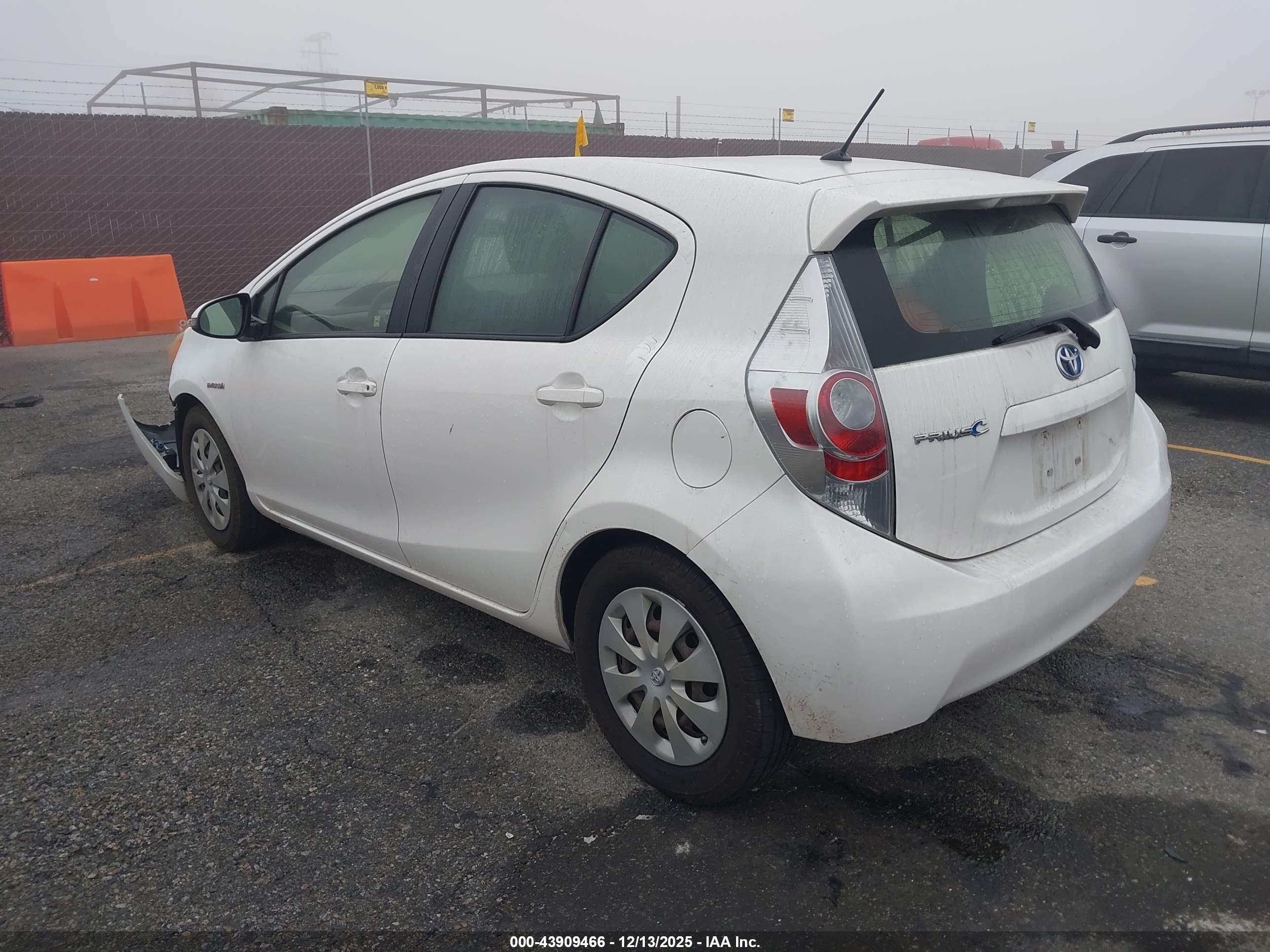 TOYOTA PRIUS image 3