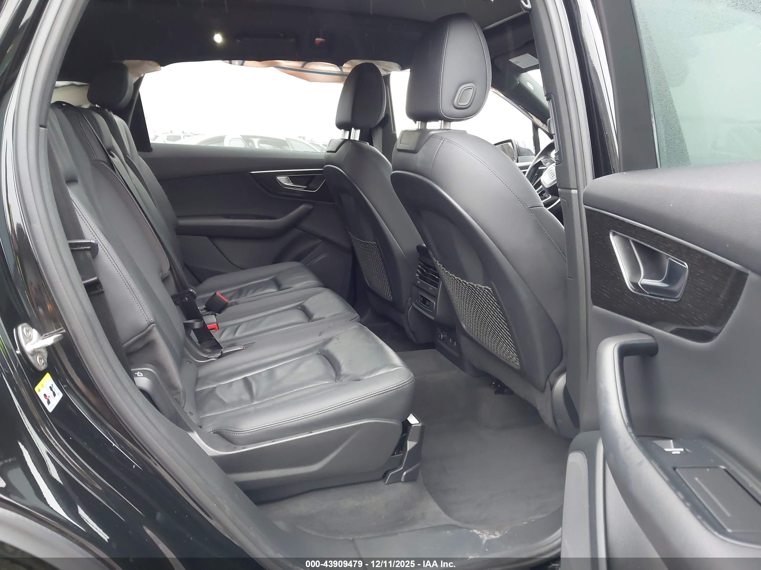 AUDI Q7 image 8
