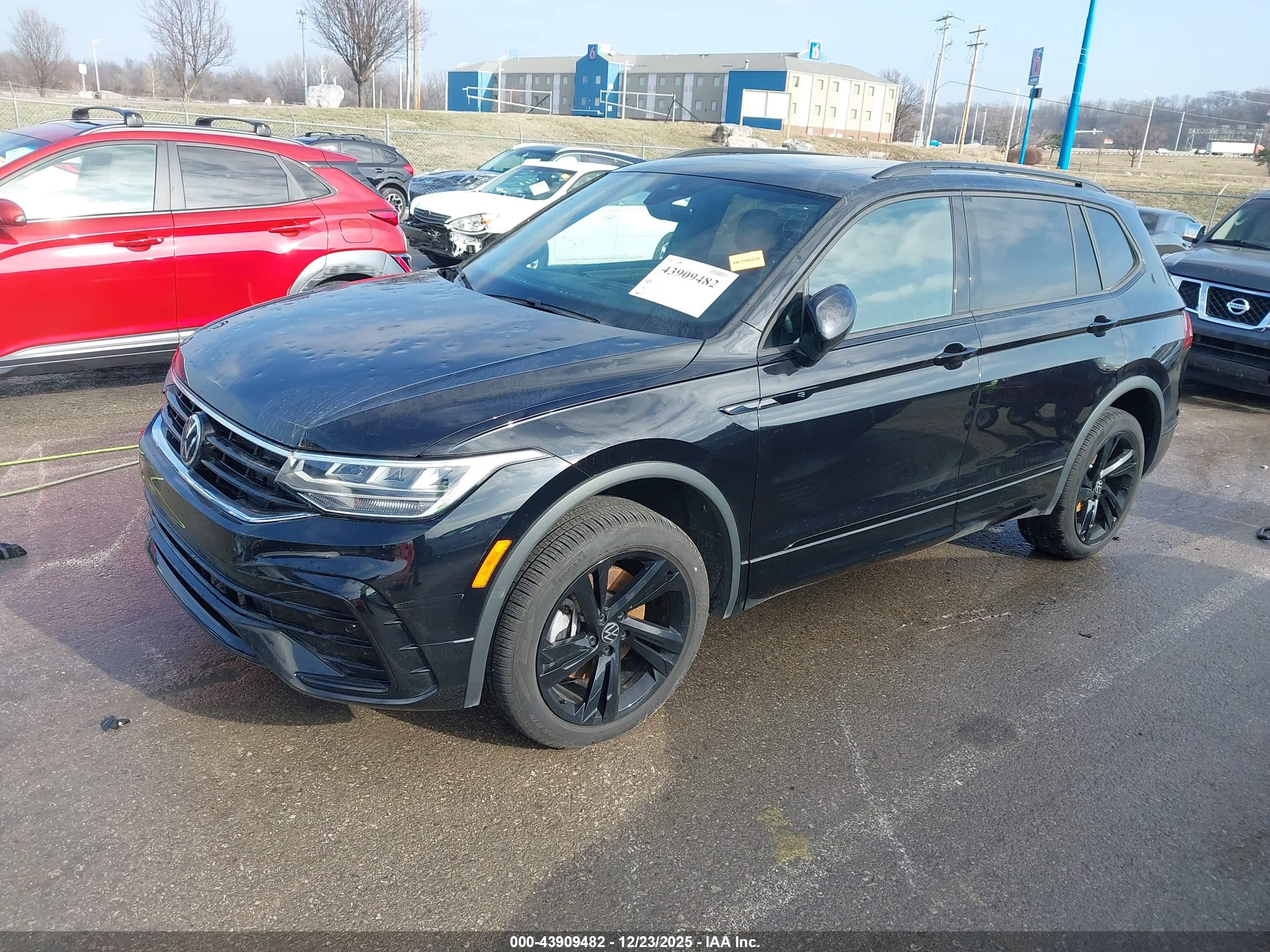 VOLKSWAGEN TIGUAN image 2