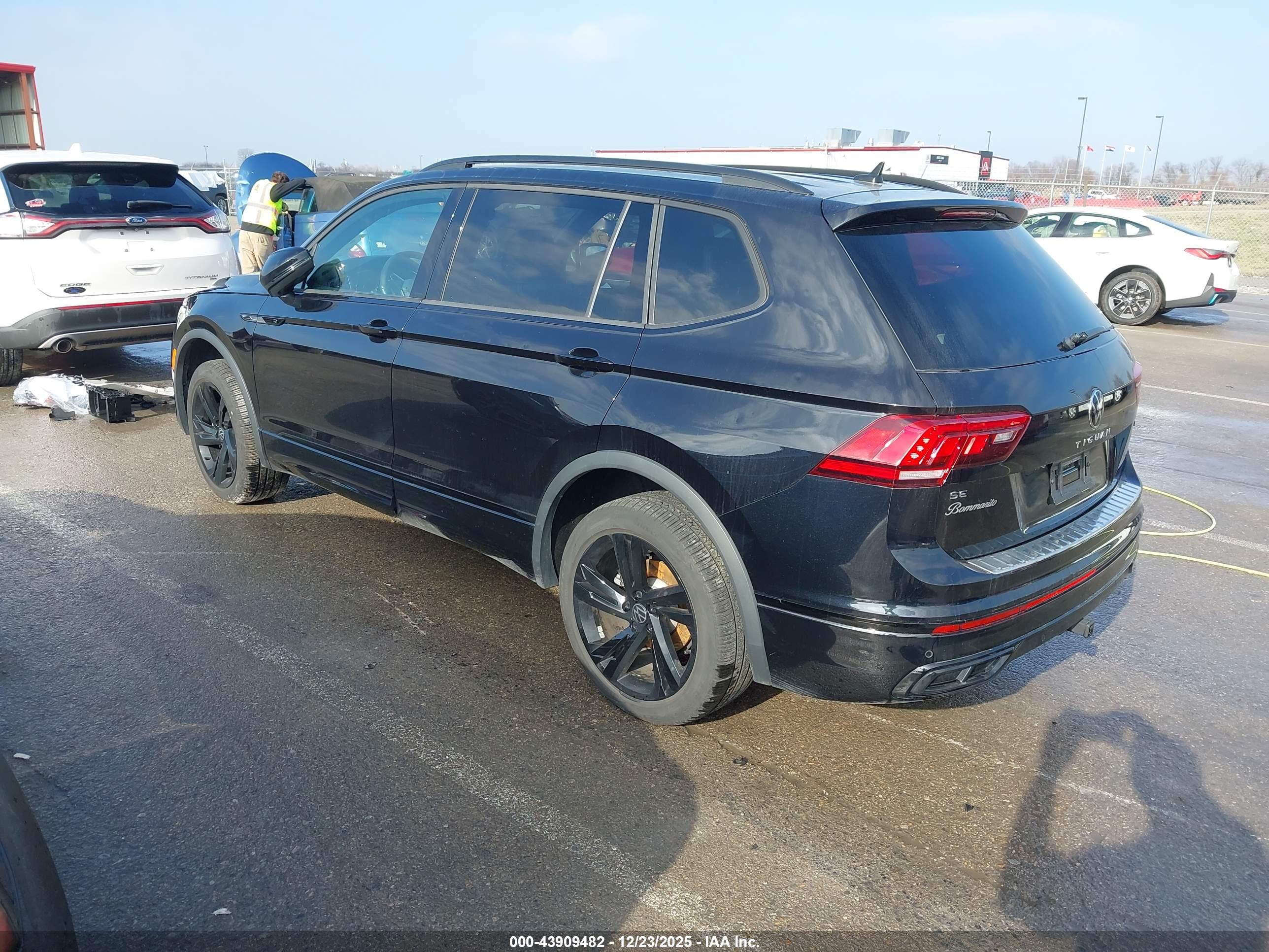 VOLKSWAGEN TIGUAN image 3