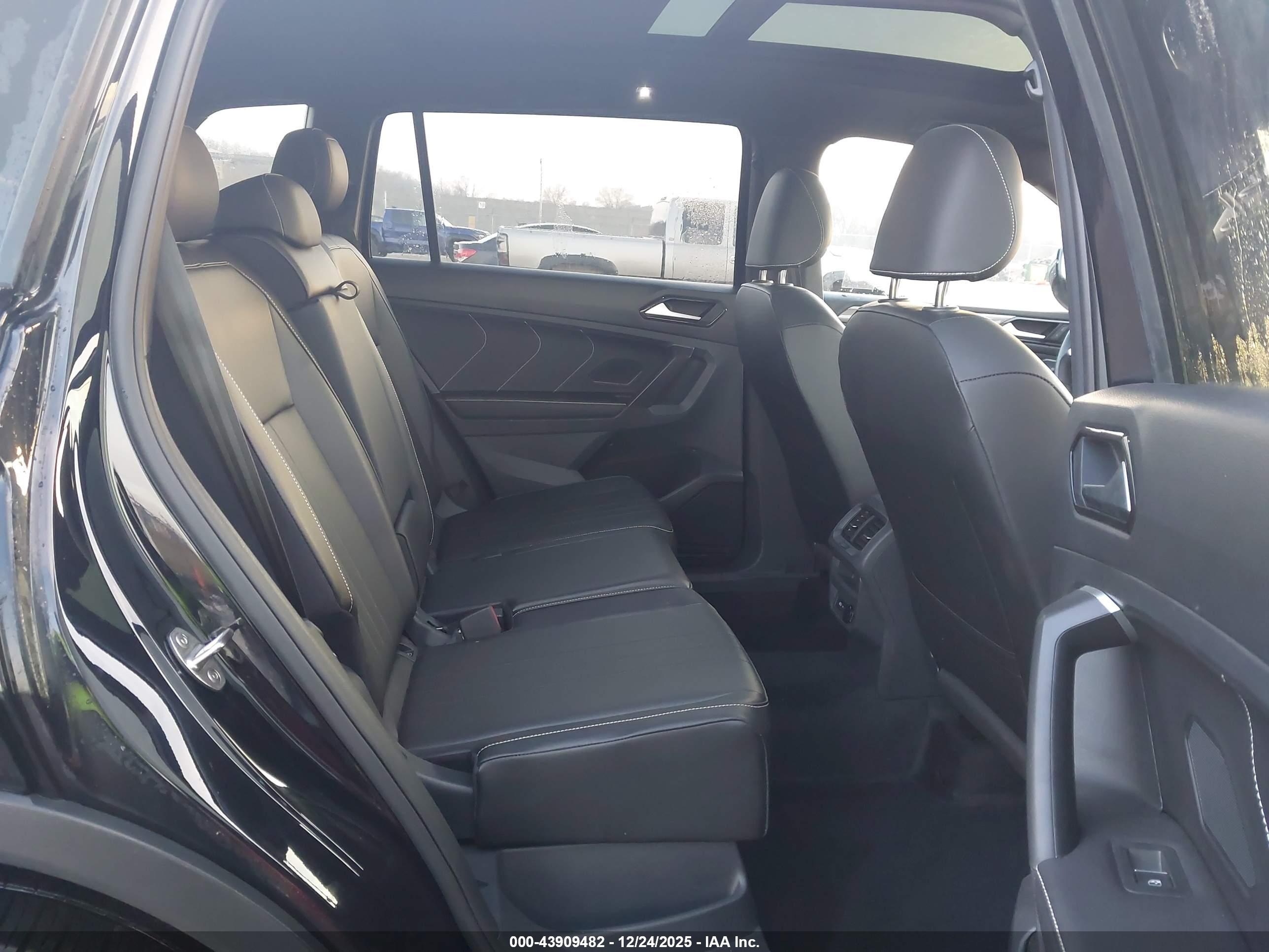 VOLKSWAGEN TIGUAN image 8