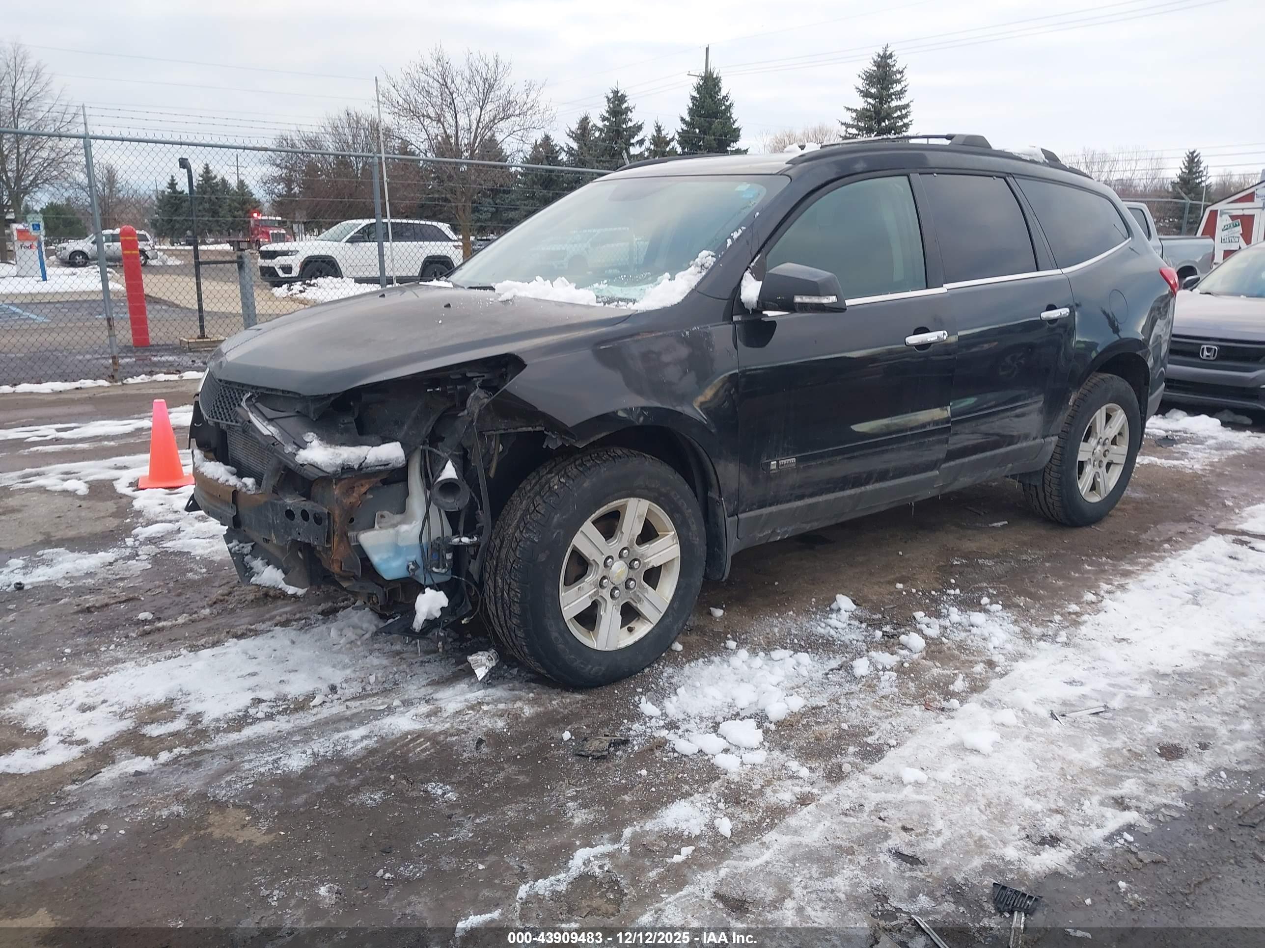 CHEVROLET TRAVERSE image 2