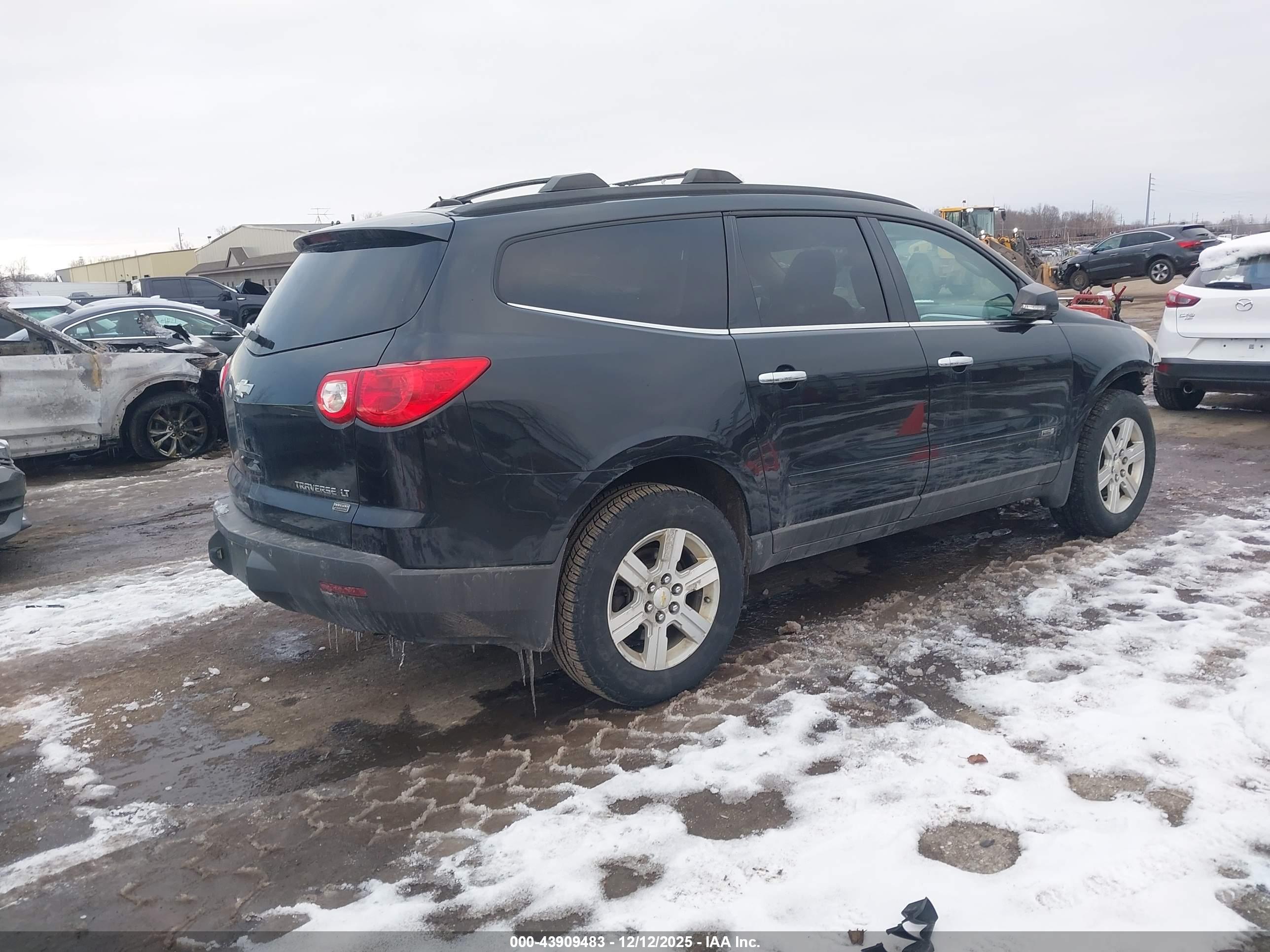 CHEVROLET TRAVERSE image 4
