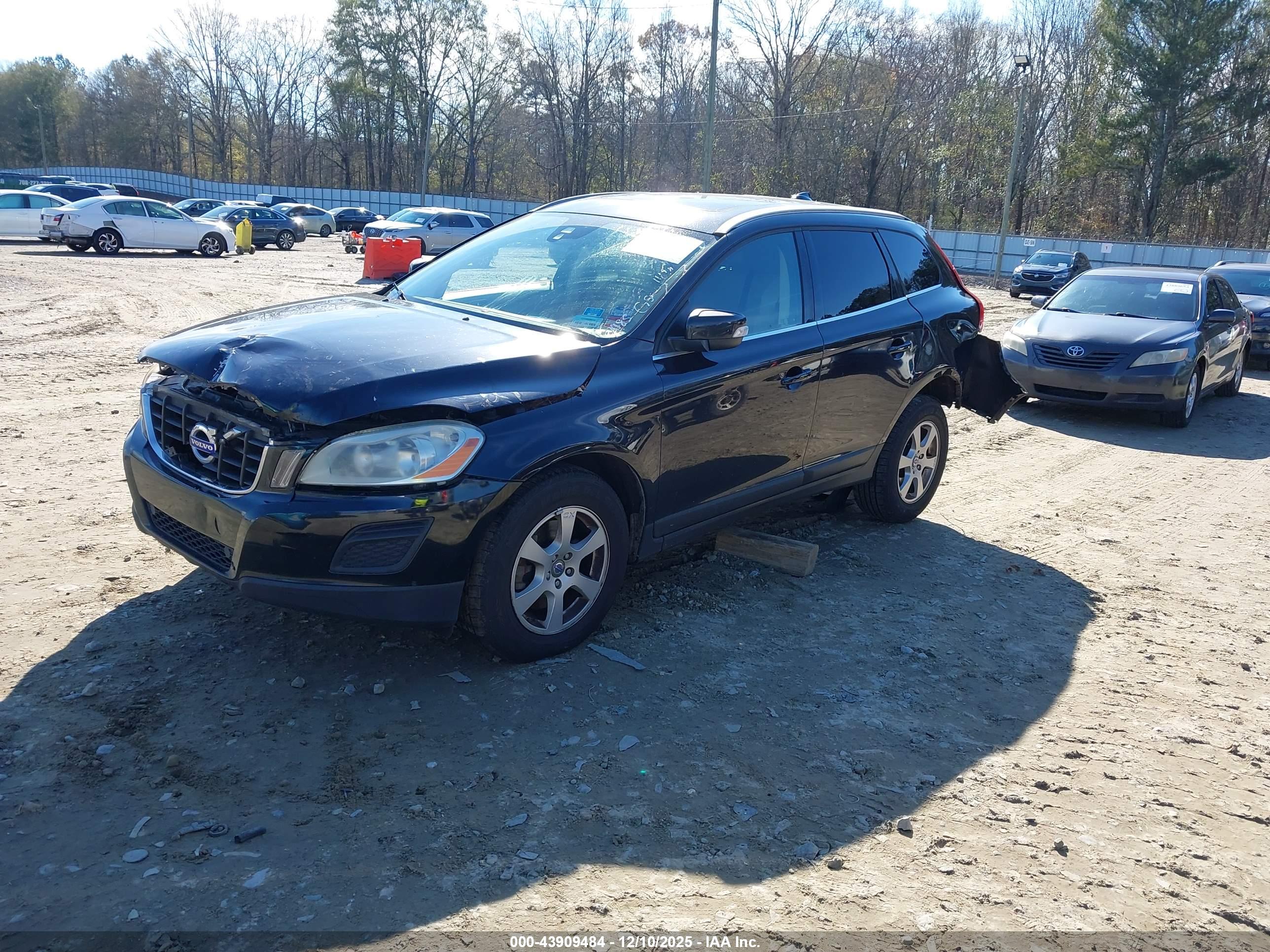 VOLVO XC60 image 2