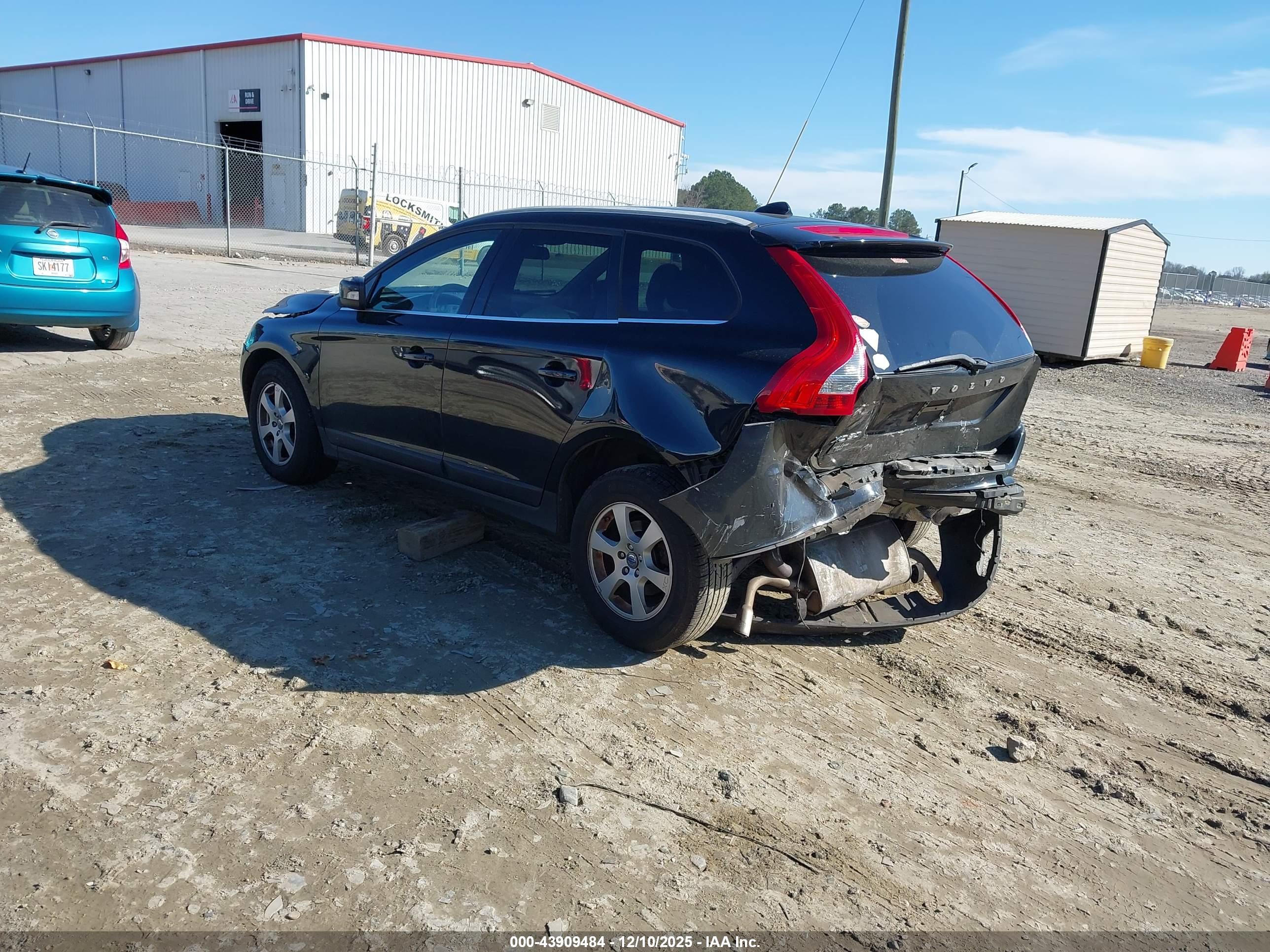 VOLVO XC60 image 3