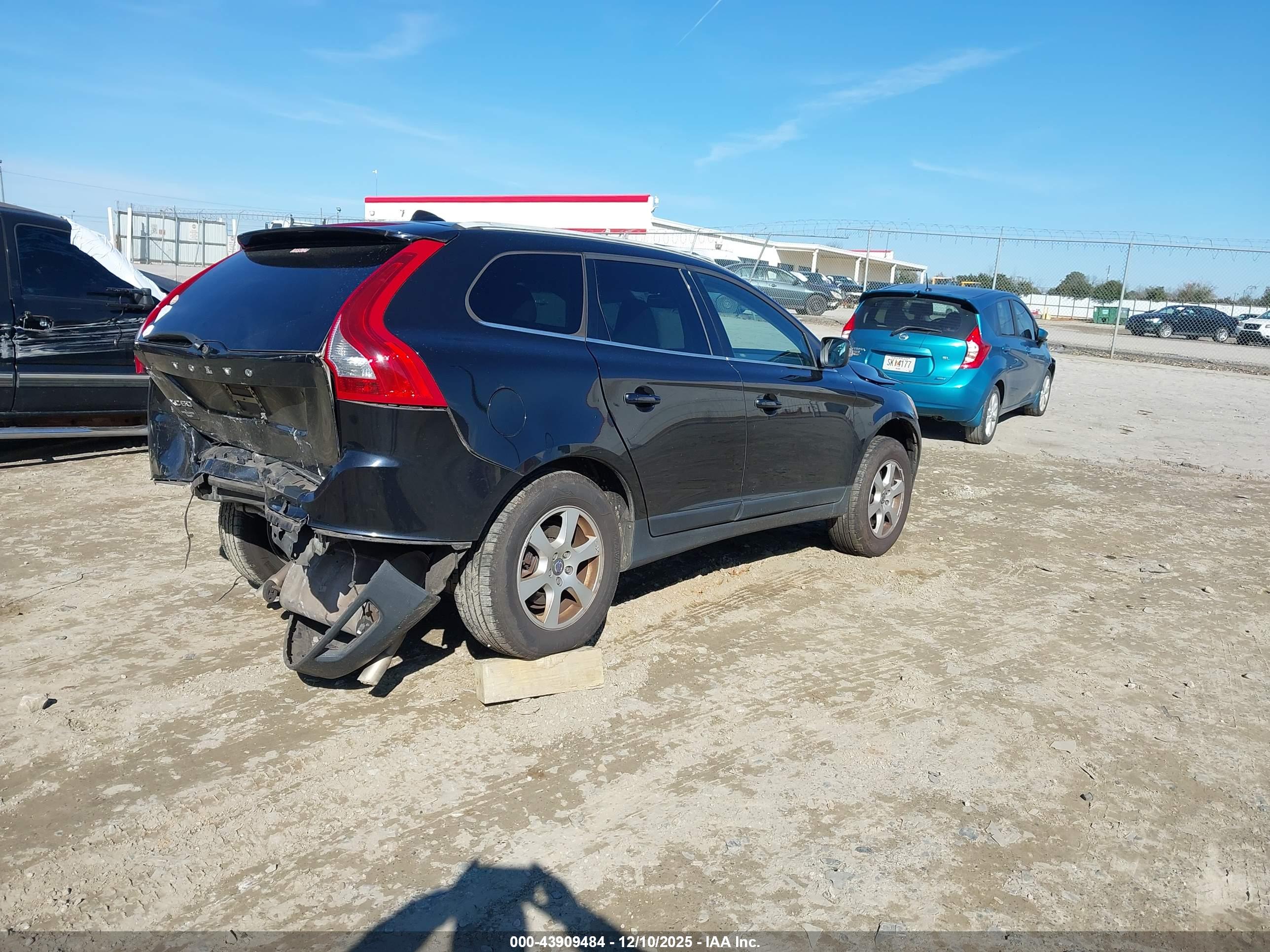 VOLVO XC60 image 4