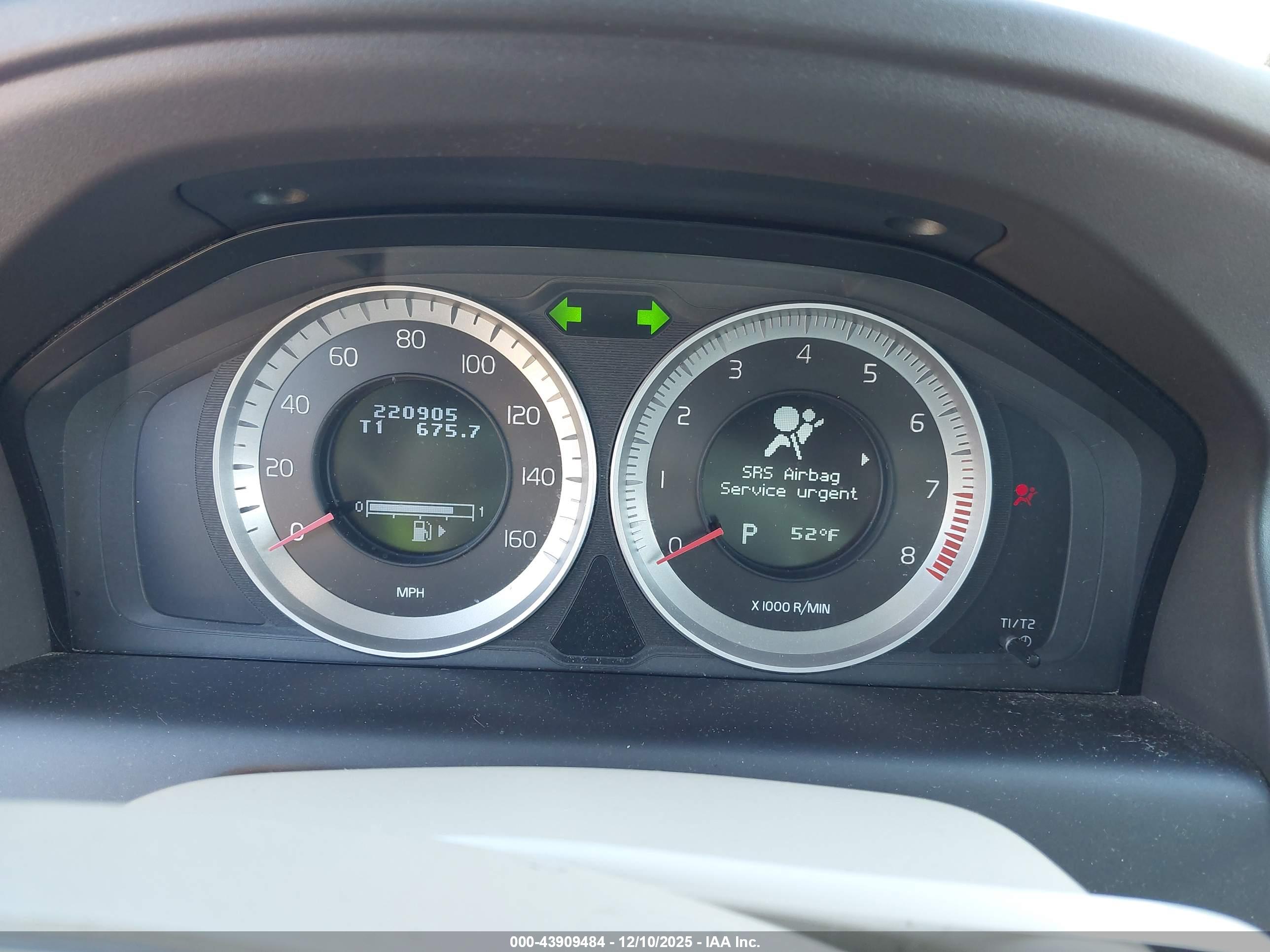 VOLVO XC60 image 7