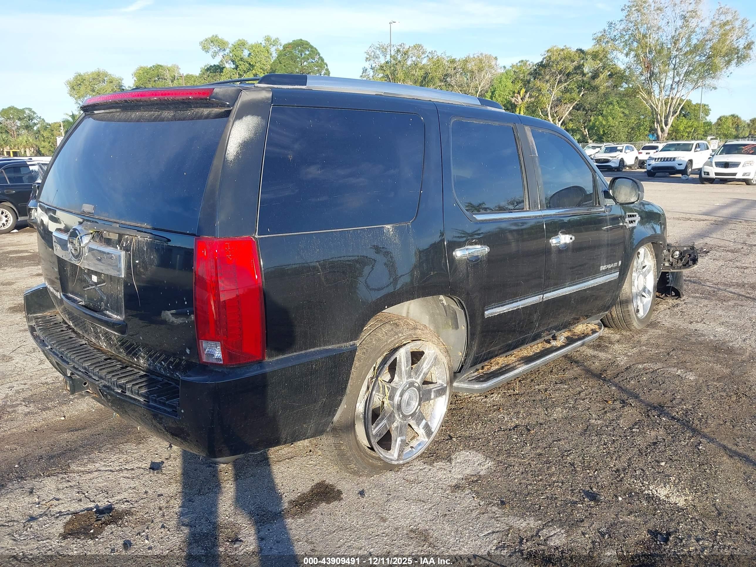 CADILLAC ESCALADE image 4