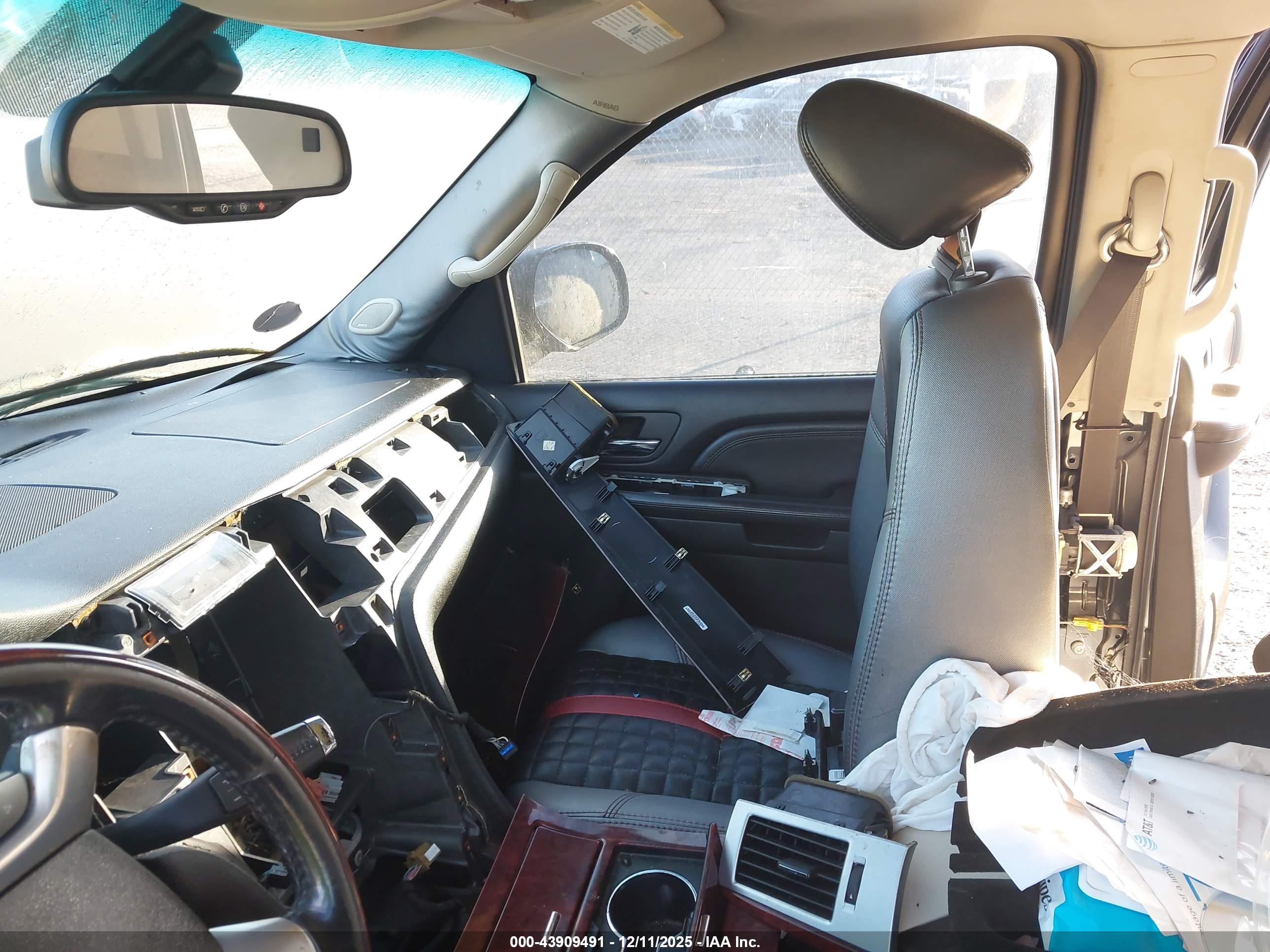 CADILLAC ESCALADE image 5