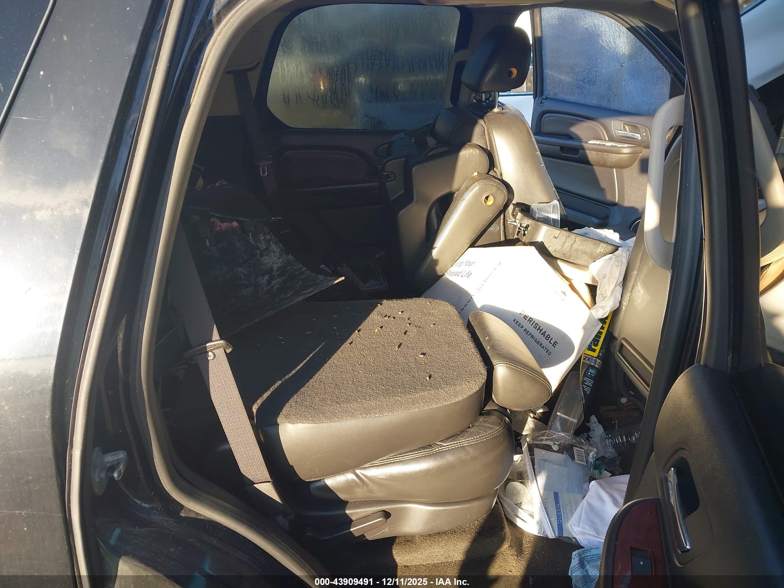 CADILLAC ESCALADE image 8