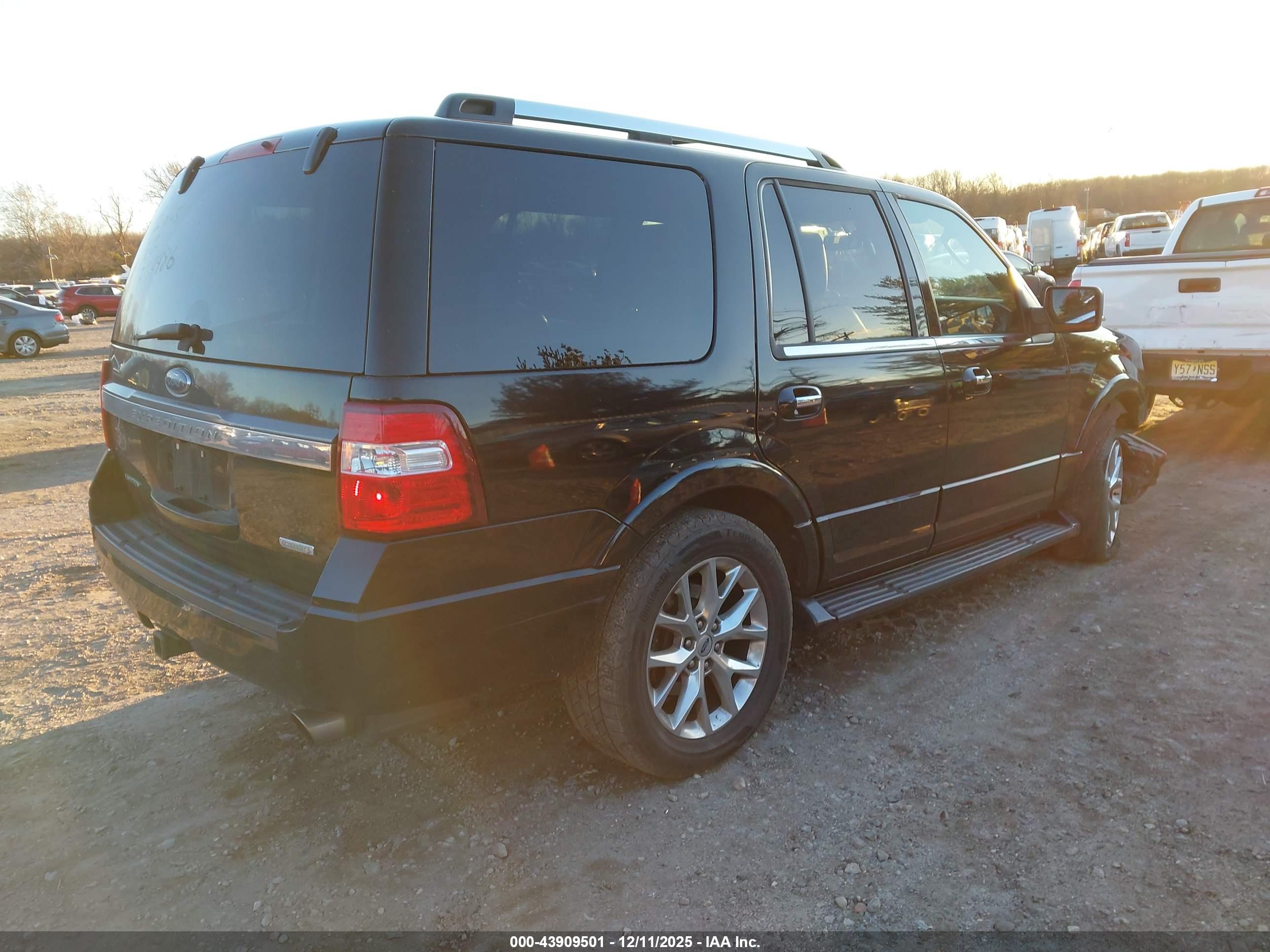 FORD EXPEDITION image 4