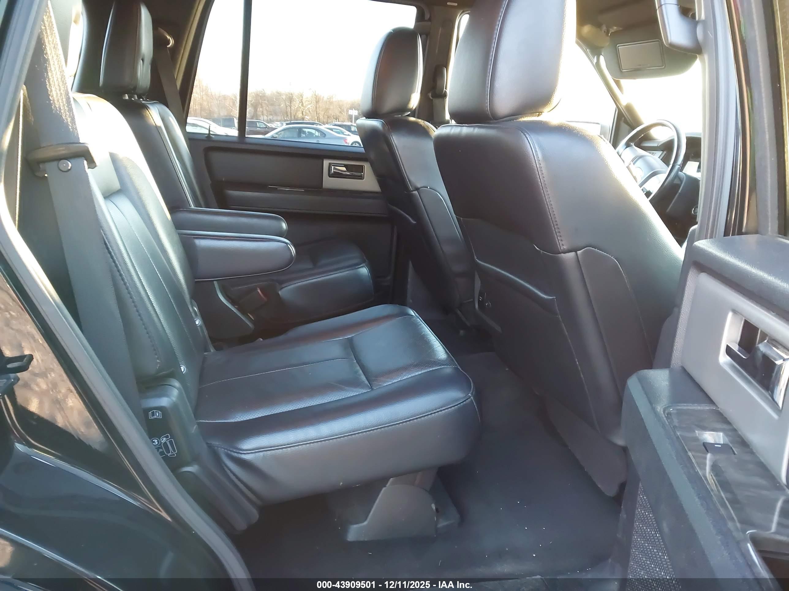 FORD EXPEDITION image 8